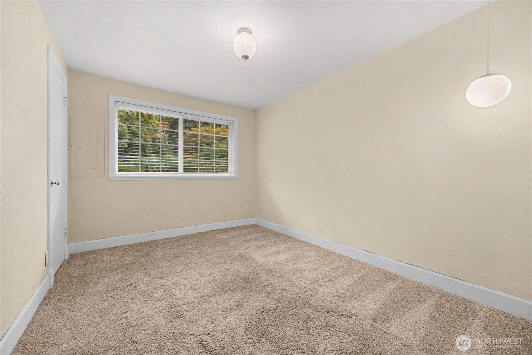 824 NE 194th Street, Shoreline, WA 98155 Main floor bedroom