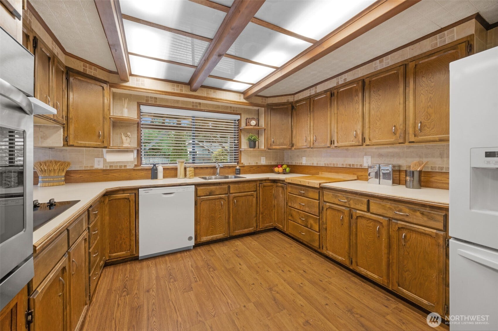 824 NE 194th Street, Shoreline, WA 98155 Spacious oak kitchen with plenty of cupboard and counter space
