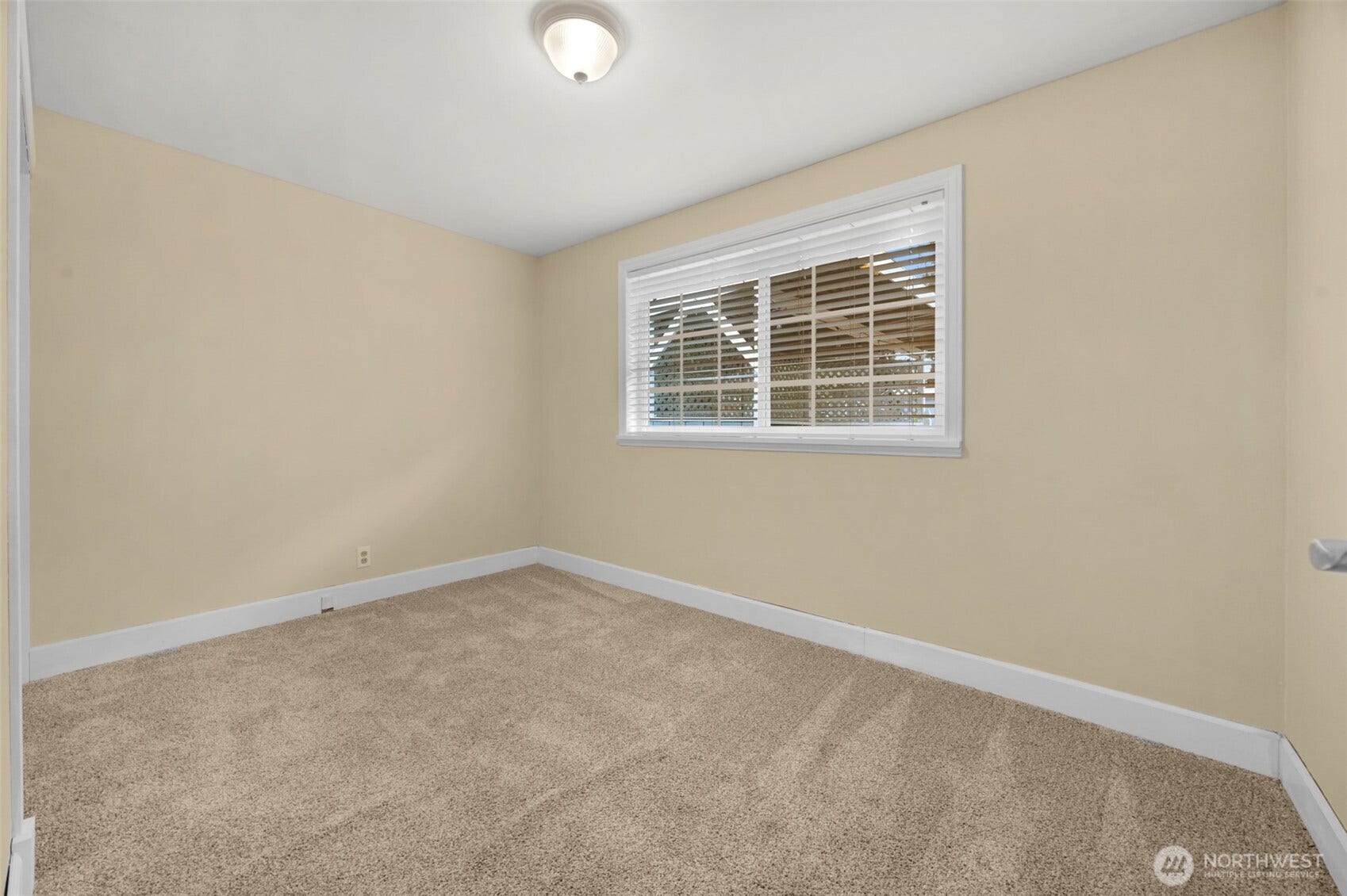 824 NE 194th Street, Shoreline, WA 98155 Main floor bedroom