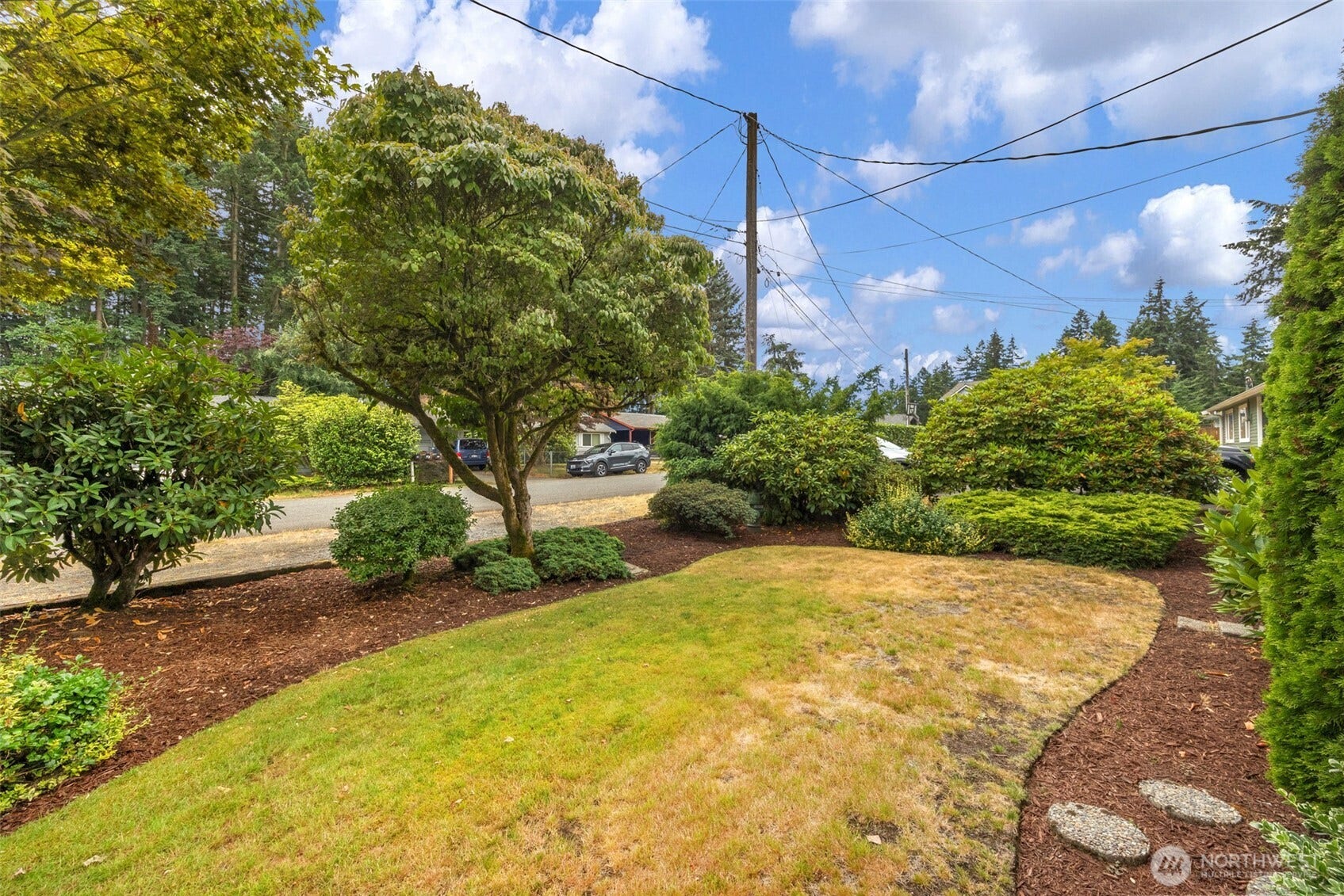 824 NE 194th Street, Shoreline, WA 98155 Beautifully landscaped front yard