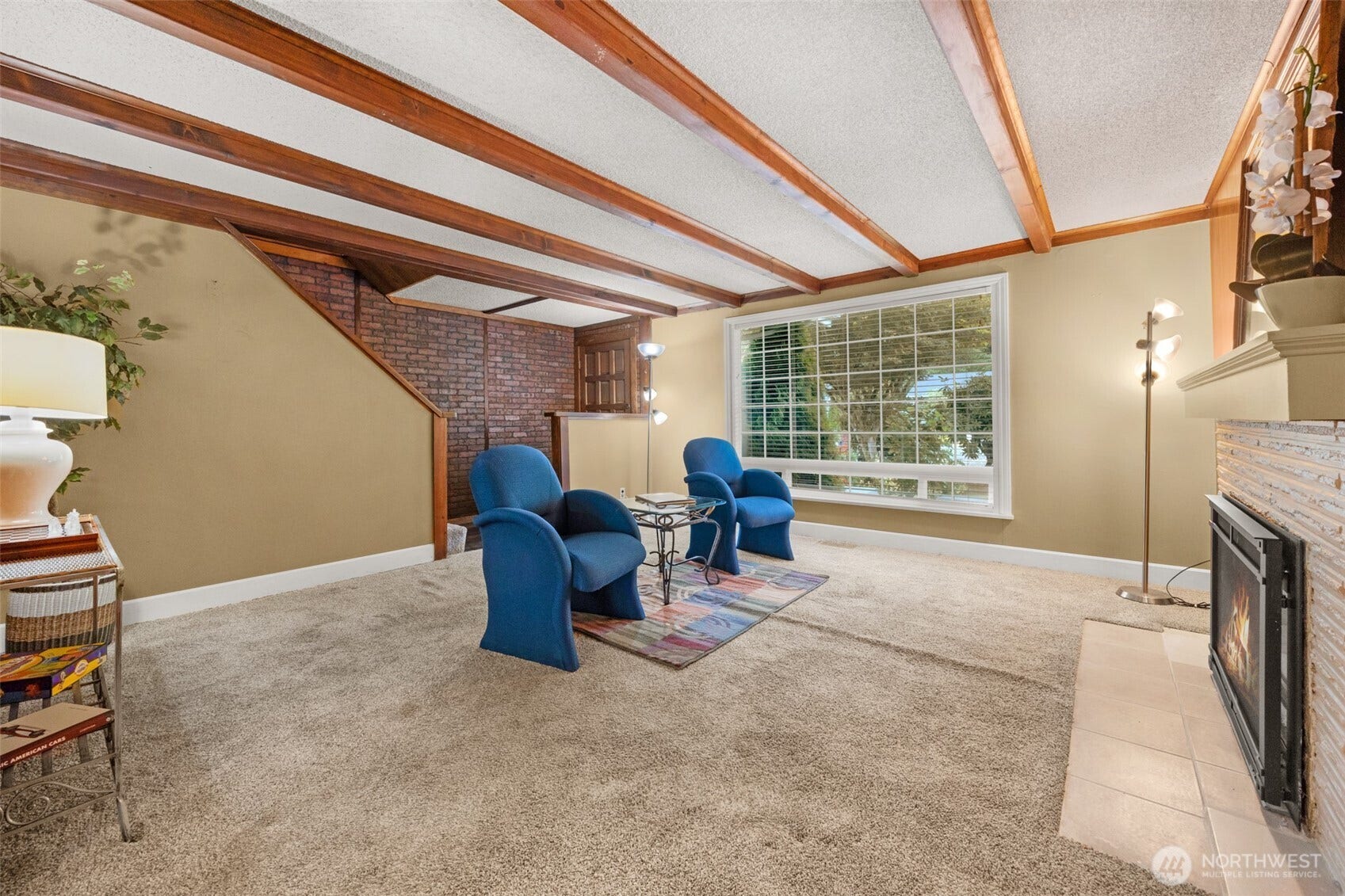 824 NE 194th Street, Shoreline, WA 98155 Living room