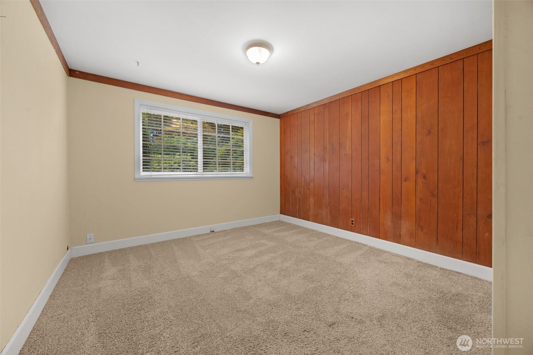 824 NE 194th Street, Shoreline, WA 98155 Main floor bedroom