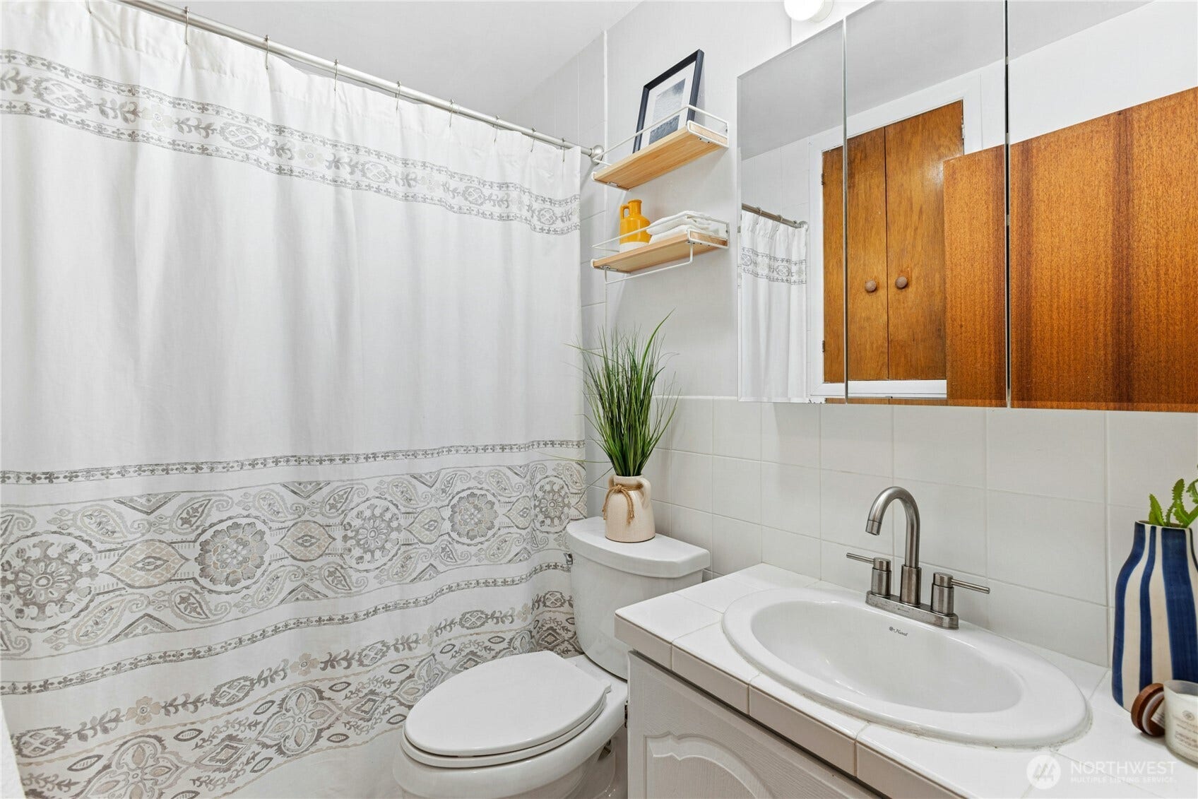 6526 NE 198th Street, Kenmore, WA 98028 Primary bathroom.