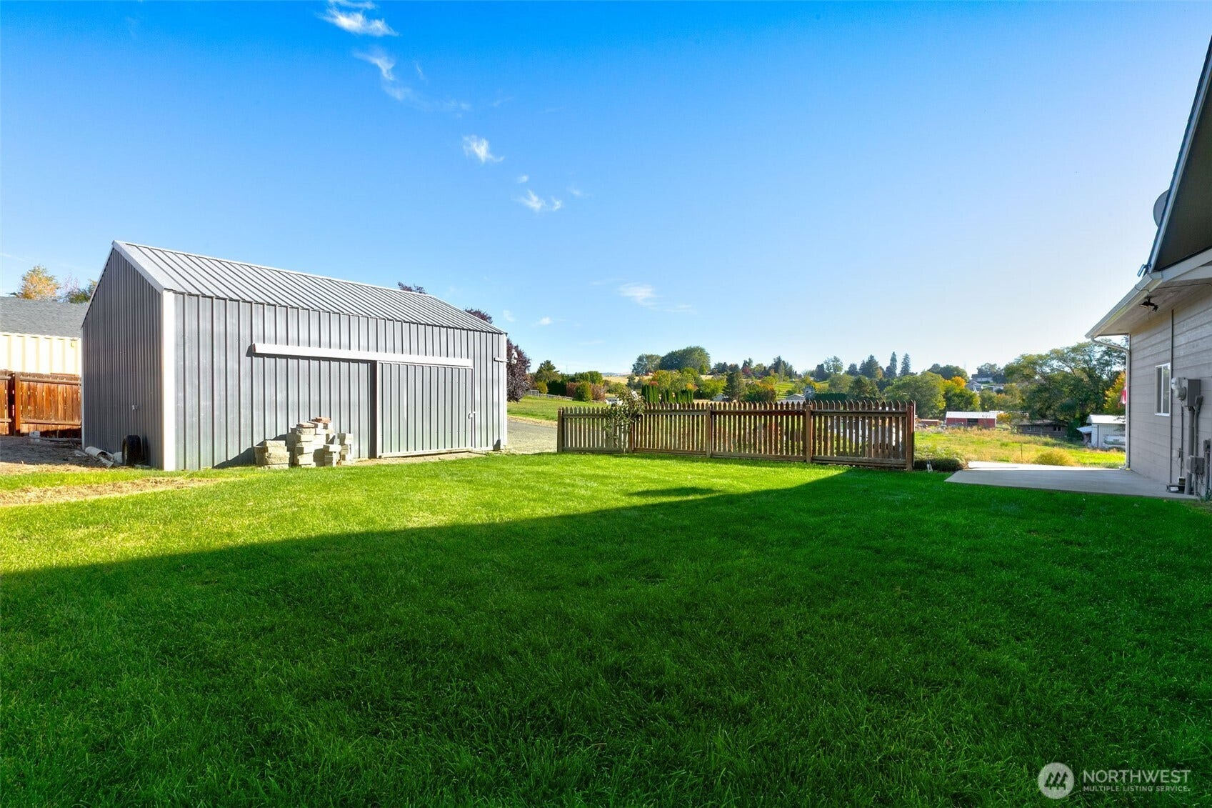 20 Amanda Lane, Selah, WA 98942 Side yard to Shop