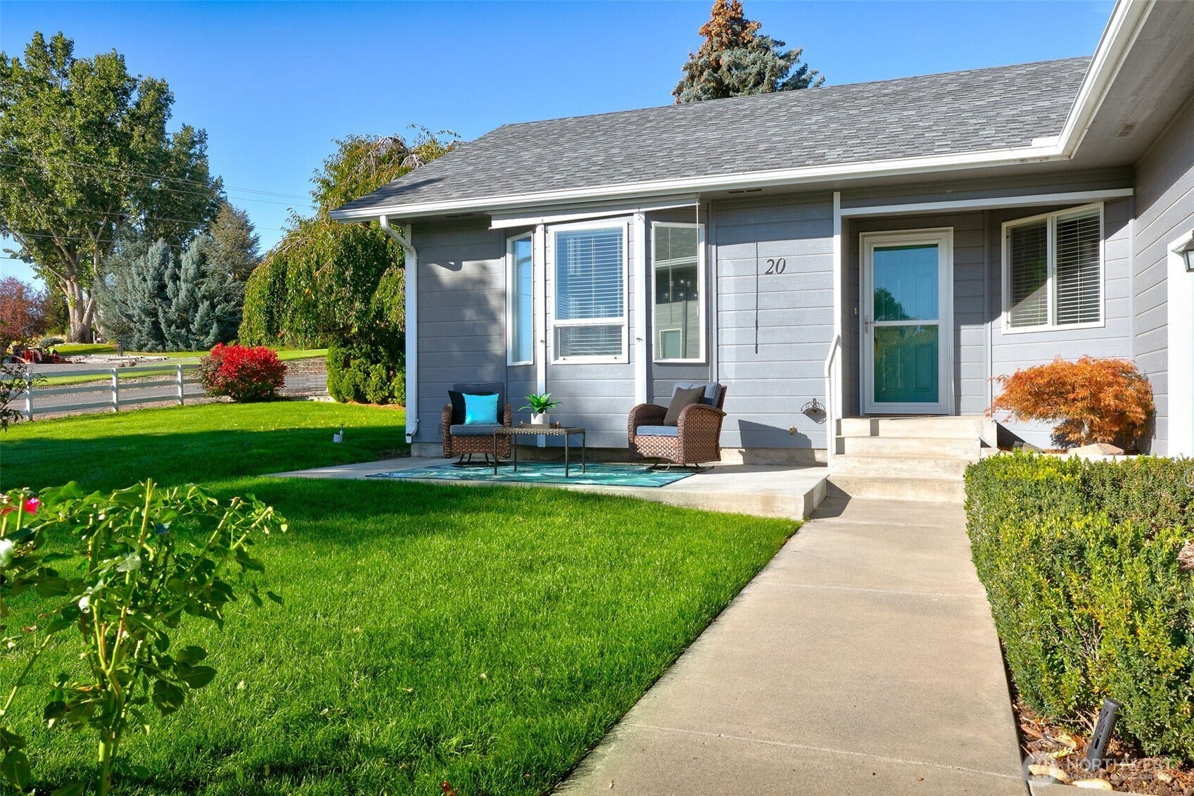 20 Amanda Lane, Selah, WA 98942 Walkway
