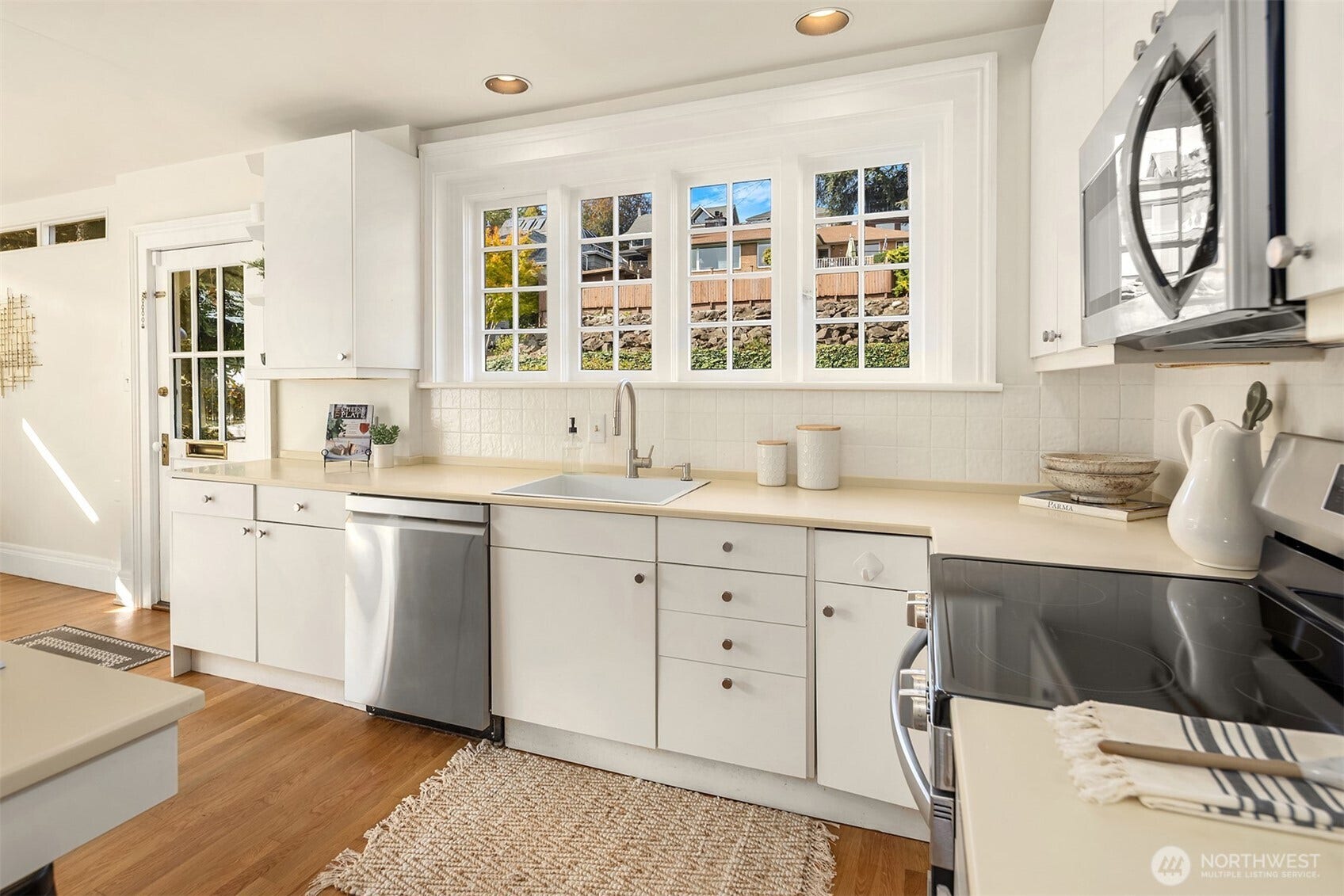 1103 E Hamlin Street, Seattle, WA 98102
