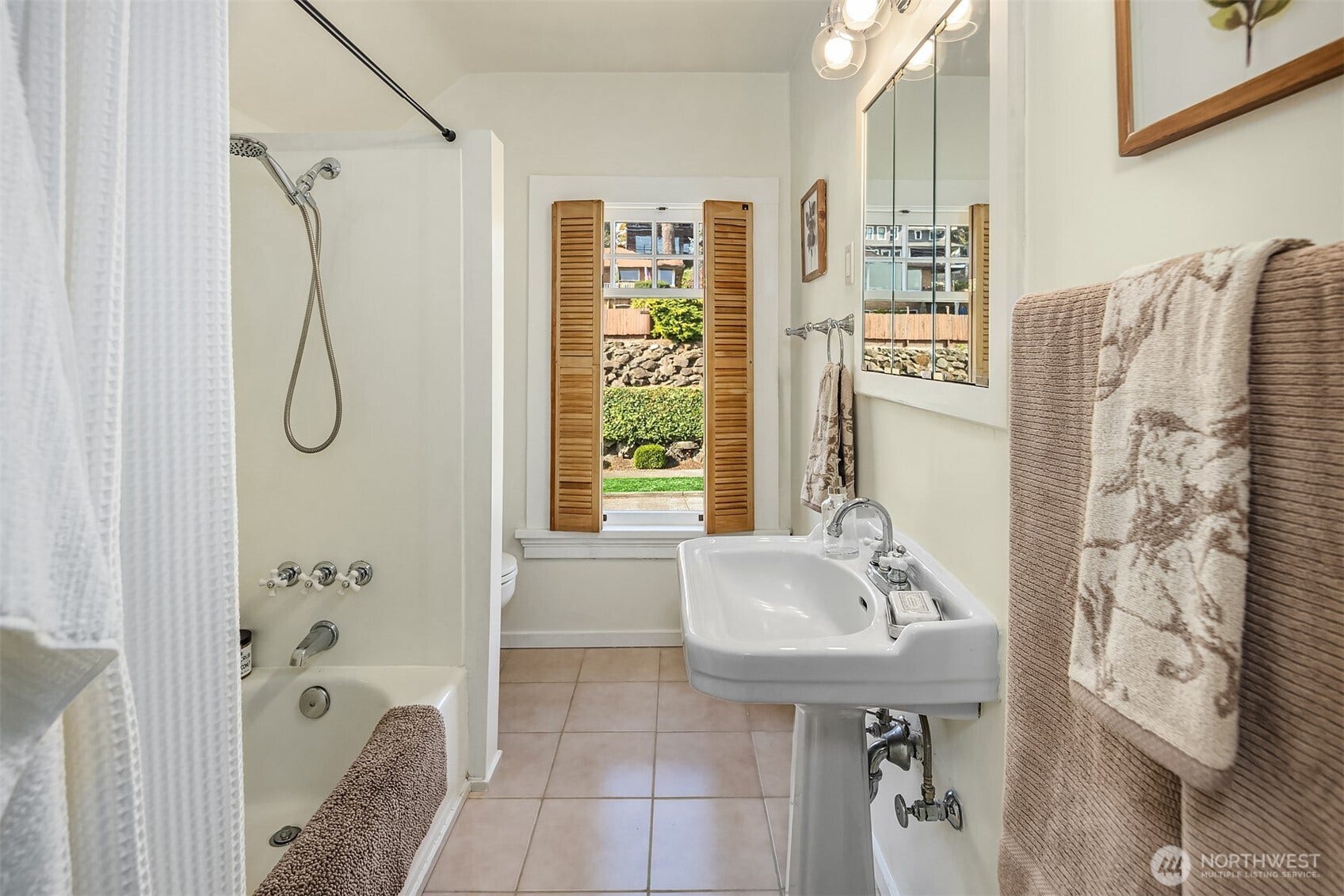 1103 E Hamlin Street, Seattle, WA 98102