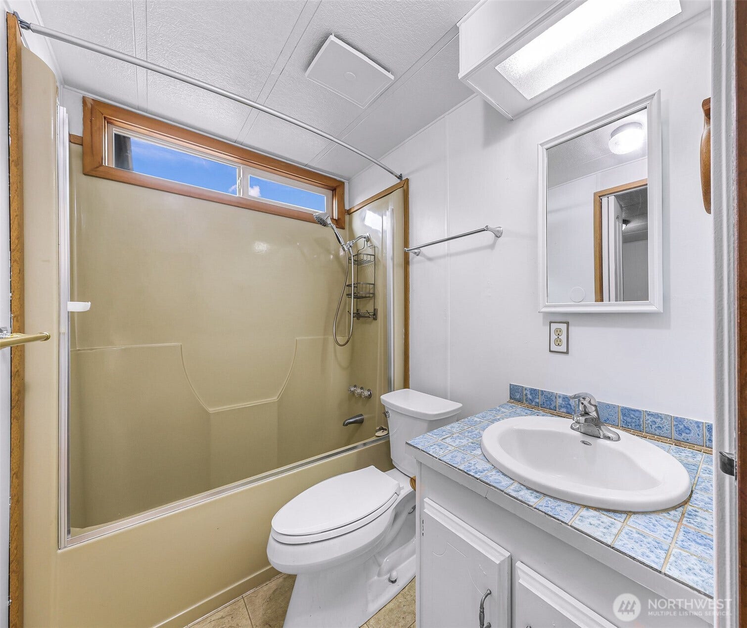 1200 Lincoln Street, #103, Bellingham, WA 98229 Guest Bathroom