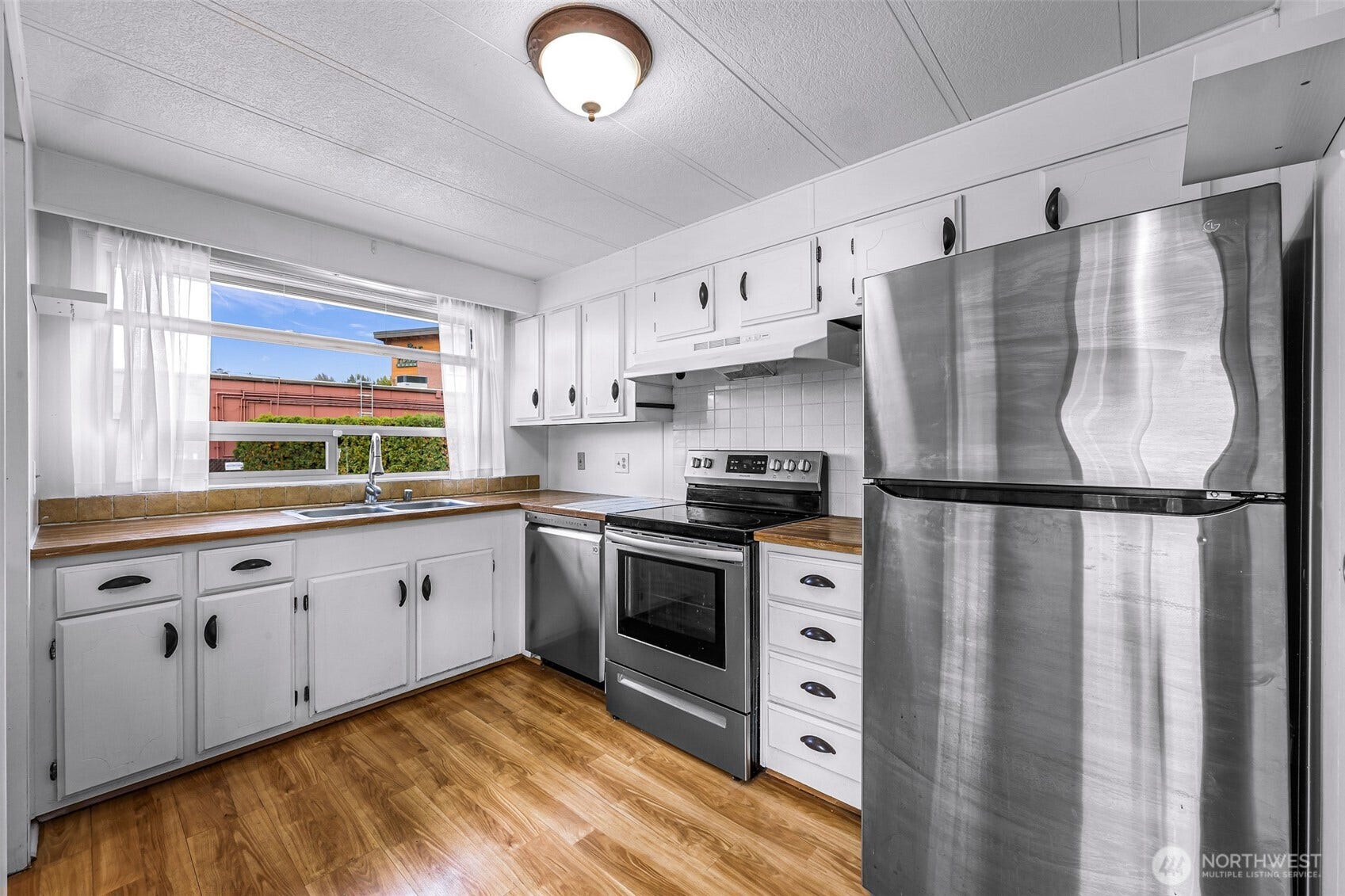1200 Lincoln Street, #103, Bellingham, WA 98229 Kitchen with newer appliances