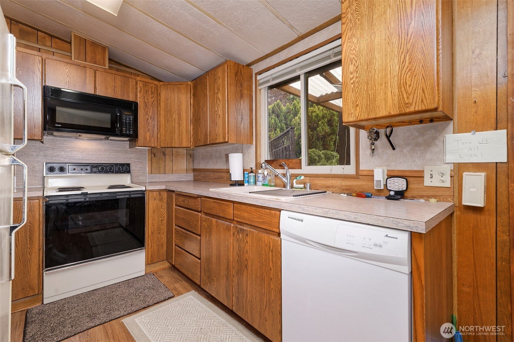 140 N Spindrift Drive, Lilliwaup, WA 98555 140 N Spindrift Drive, Lilliwaup, WA 98555