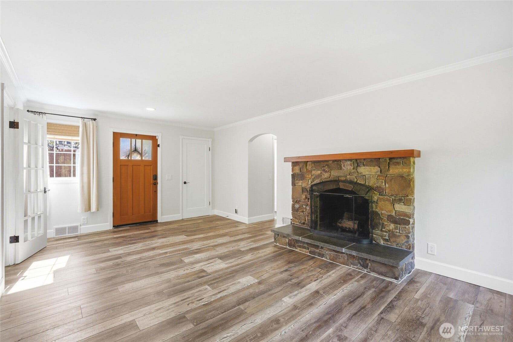 16714 SE Newport Way, Bellevue, WA 98006 Step inside your Family room with newer floors and lots of character!
