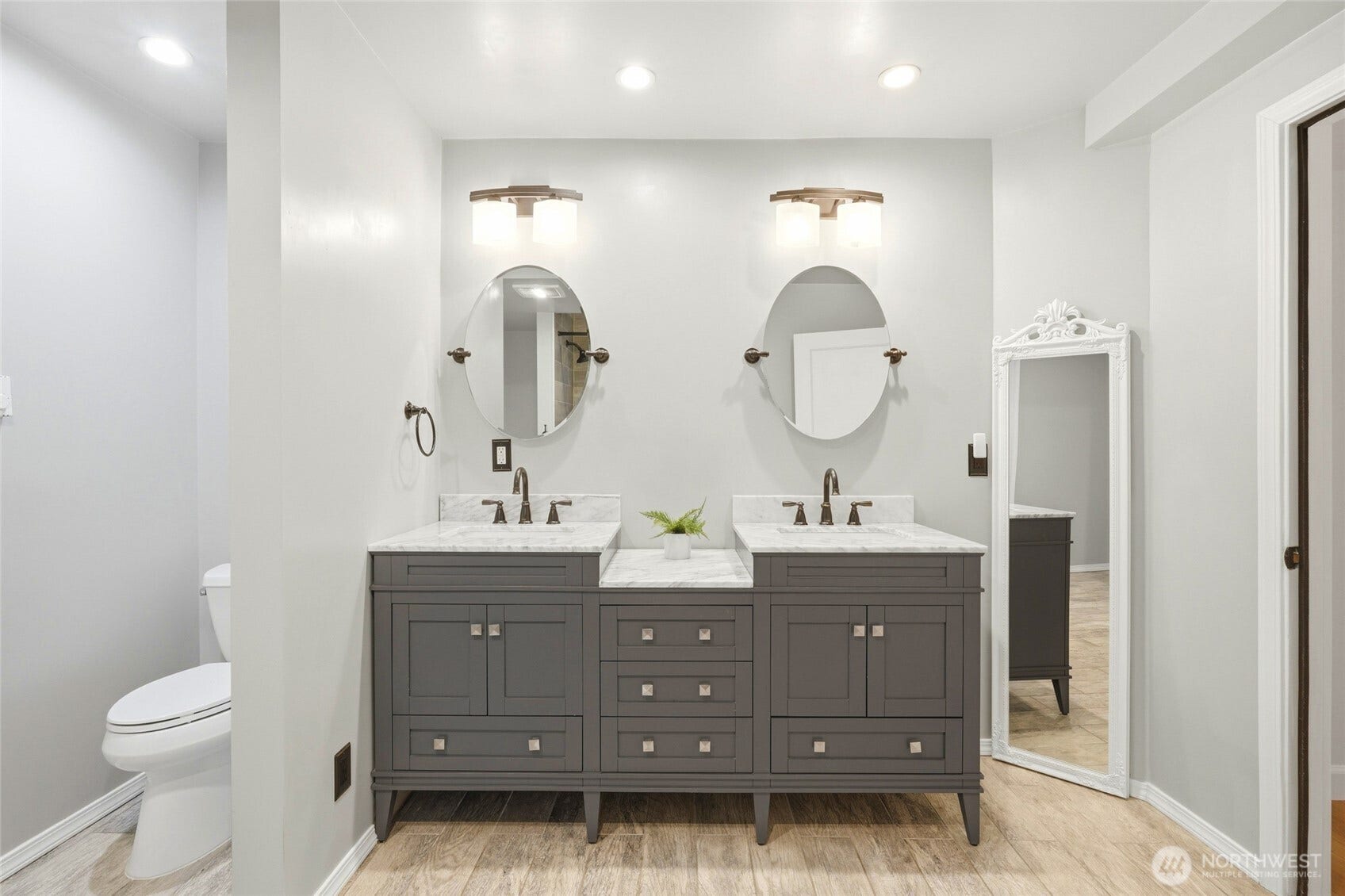 16714 SE Newport Way, Bellevue, WA 98006 Updated Master Bath!