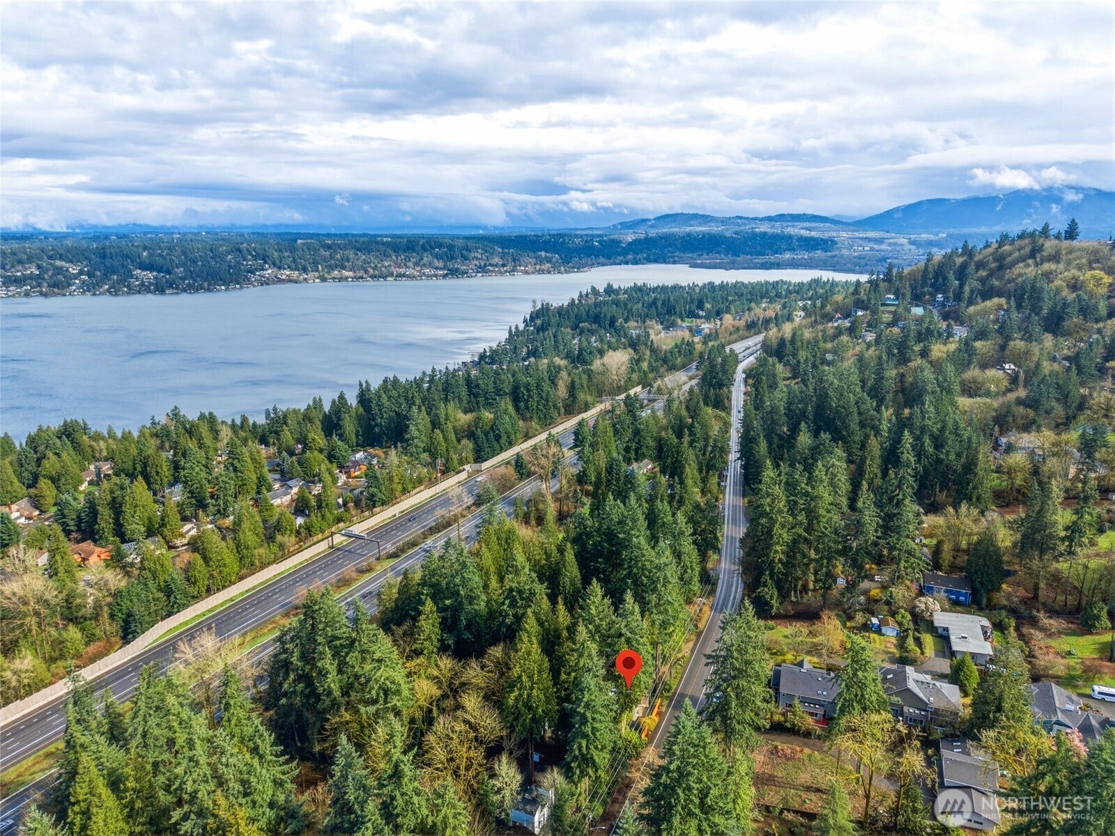 16714 SE Newport Way, Bellevue, WA 98006 Location! Location! Location!