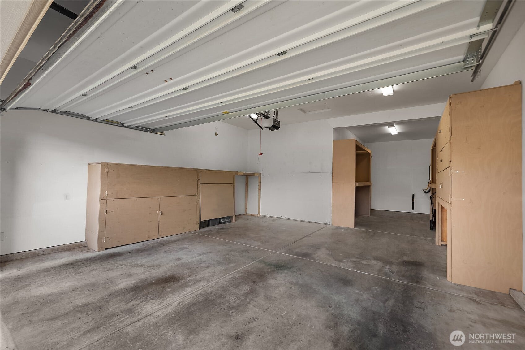 7040 Desperado Drive SE, Tumwater, WA 98501 Garage