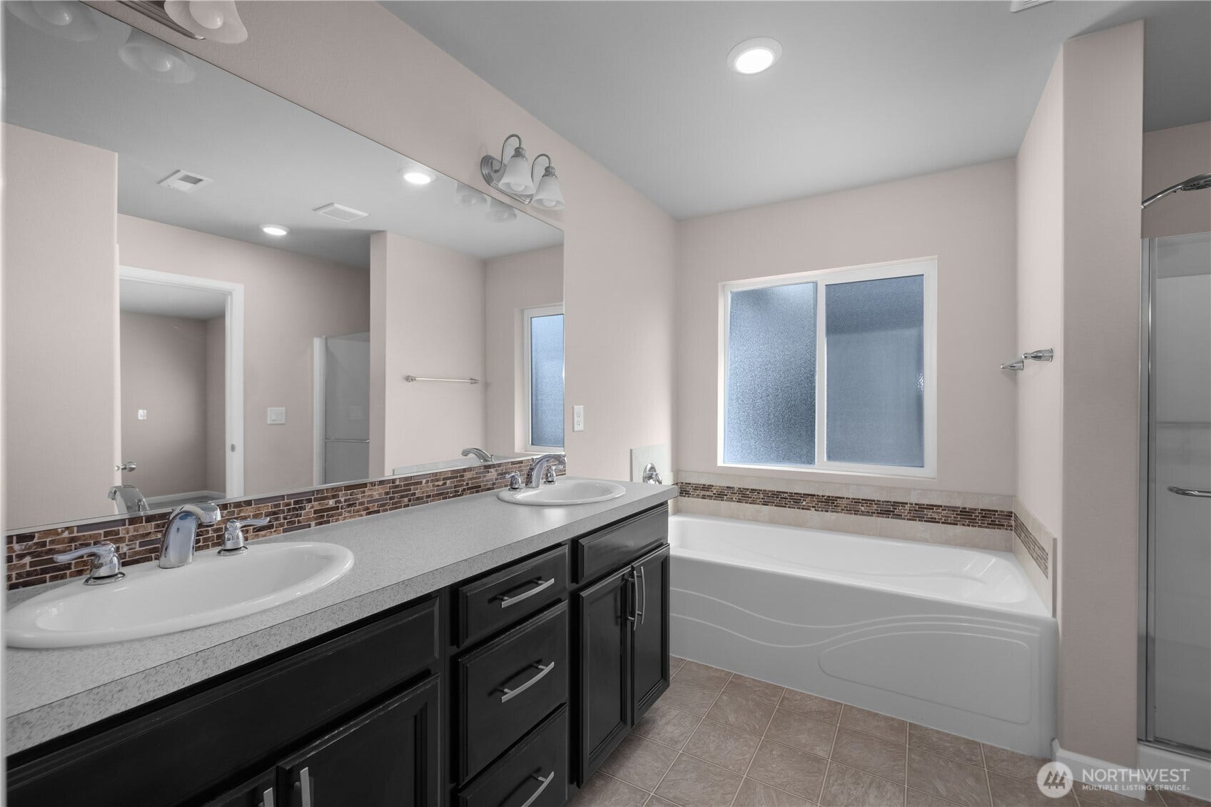 7040 Desperado Drive SE, Tumwater, WA 98501 Primary bathroom continued
