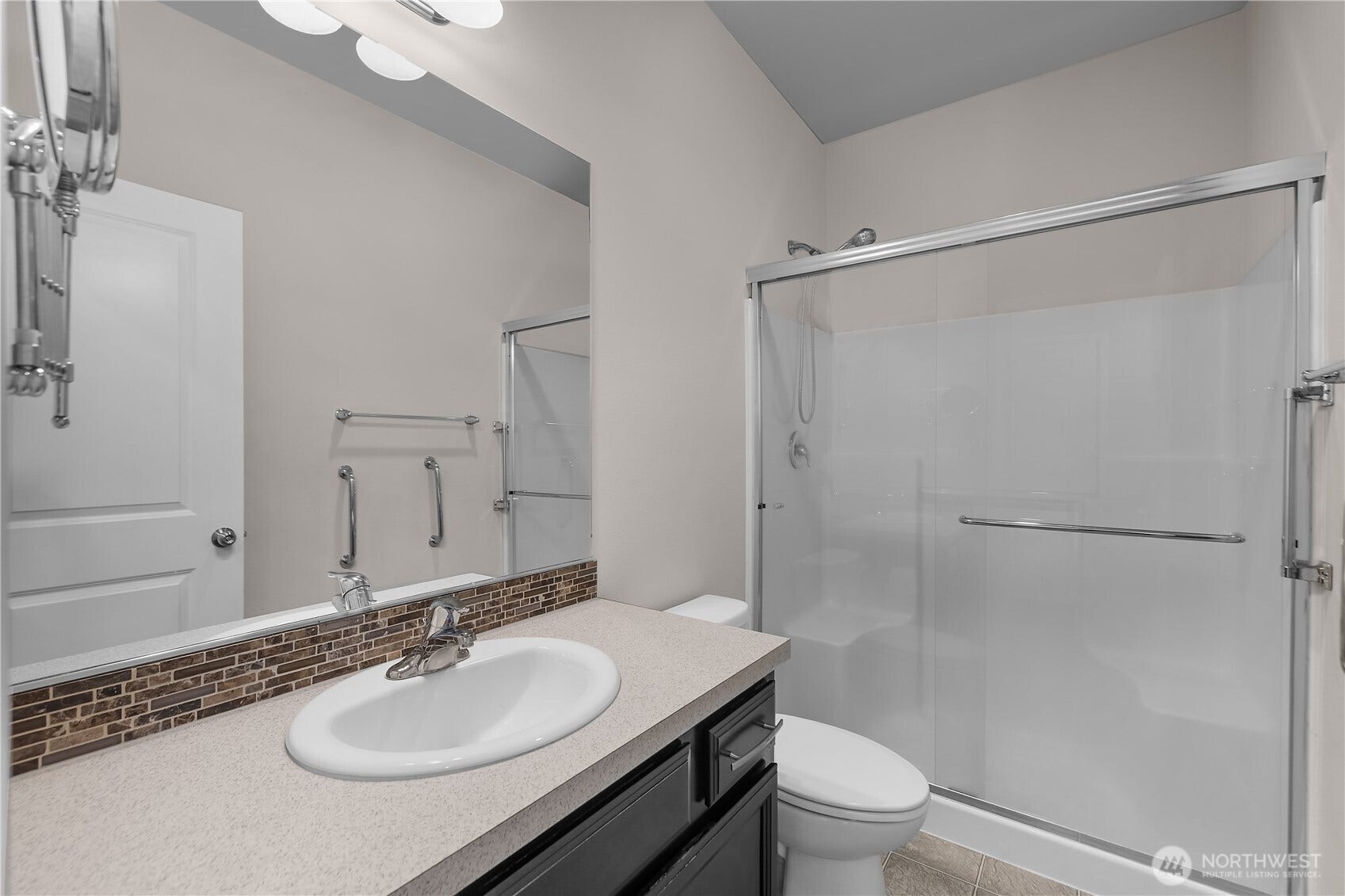 7040 Desperado Drive SE, Tumwater, WA 98501 Mother-in-law bathroom