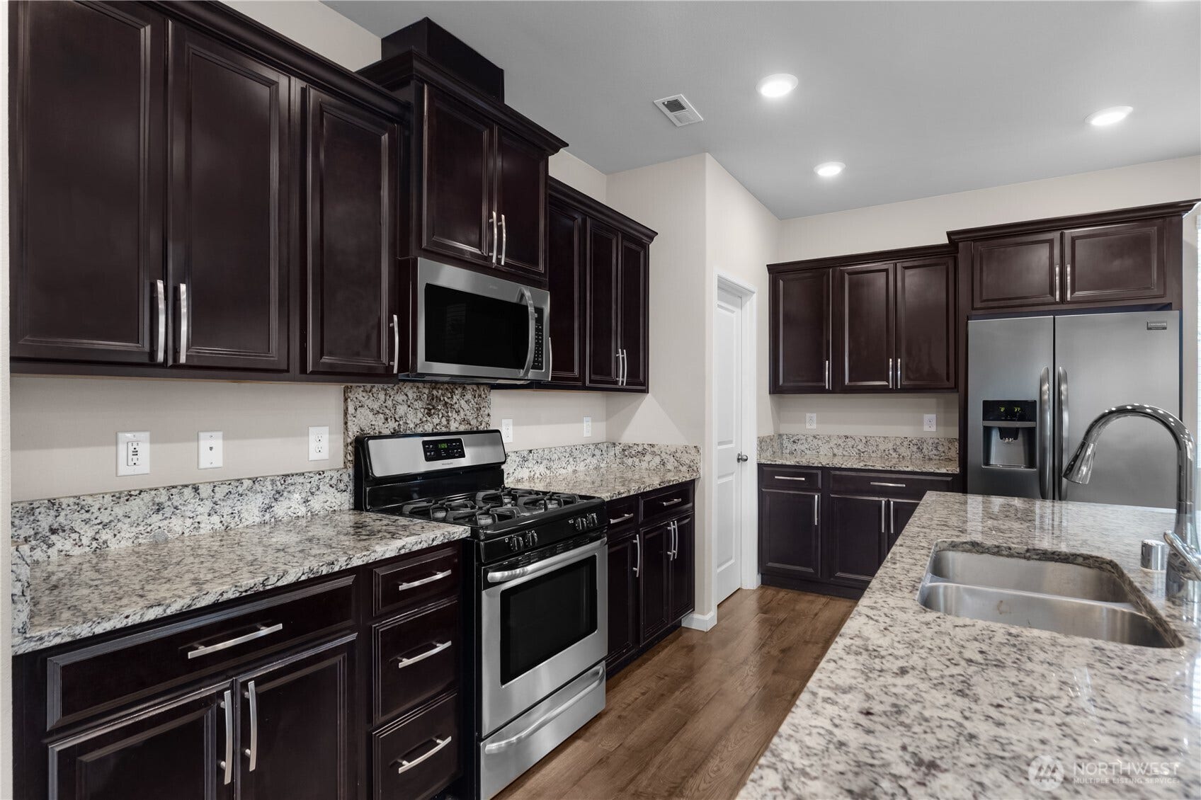 7040 Desperado Drive SE, Tumwater, WA 98501 Kitchen