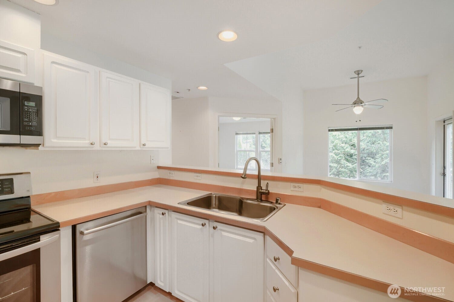 23735 SE Summerhill Lane, Issaquah, WA 98029 23735 SE Summerhill Lane, Issaquah, WA 98029