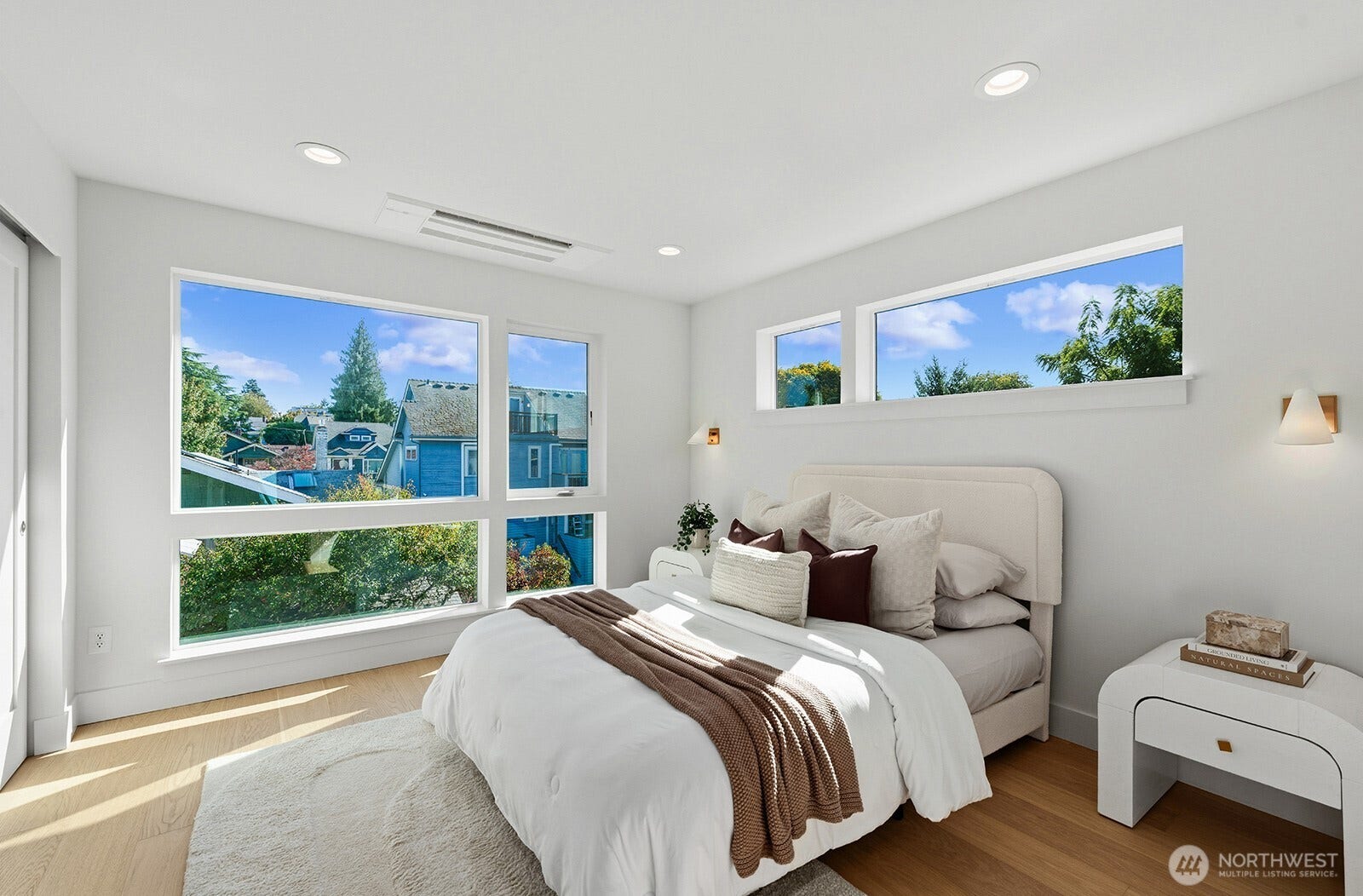 4328 Woodlawn Avenue N, #A, Seattle, WA 98103 Incredibly spacious primary suite!