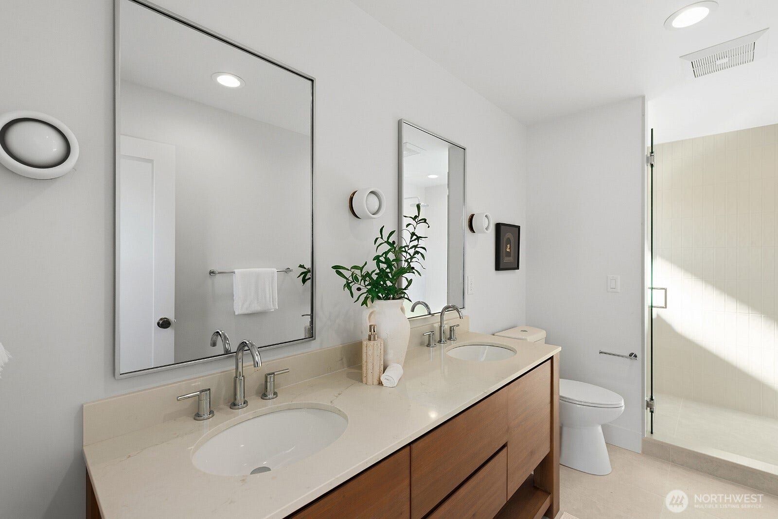 4328 Woodlawn Avenue N, #A, Seattle, WA 98103 4328 Woodlawn Avenue N, #A, Seattle, WA 98103