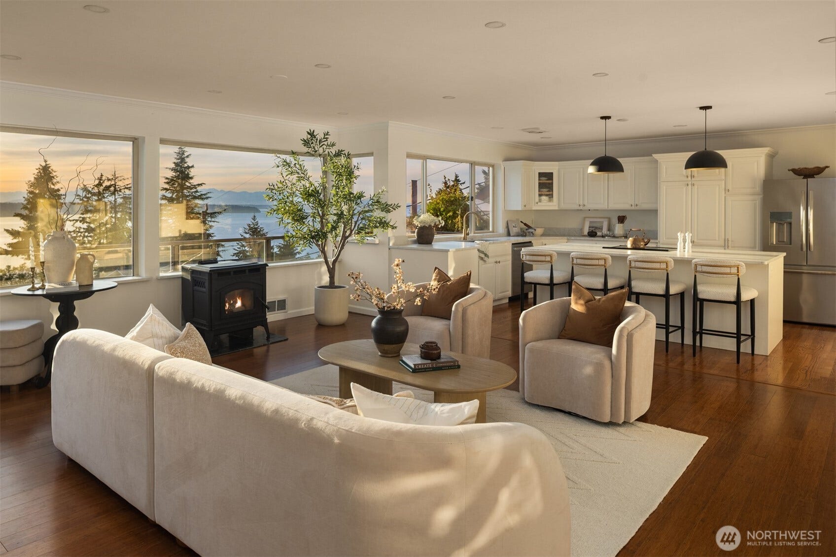 15901 23rd Avenue SW, Burien, WA 98166 Great flow for entertaining or relaxing.