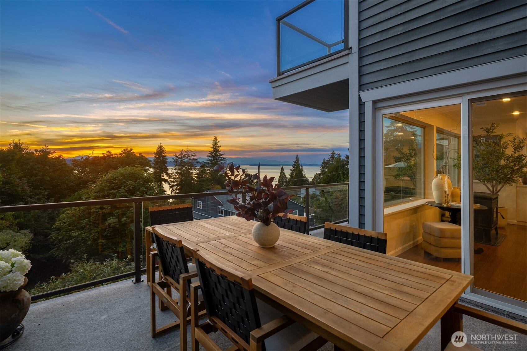 15901 23rd Avenue SW, Burien, WA 98166 Dine al fresco with a view!