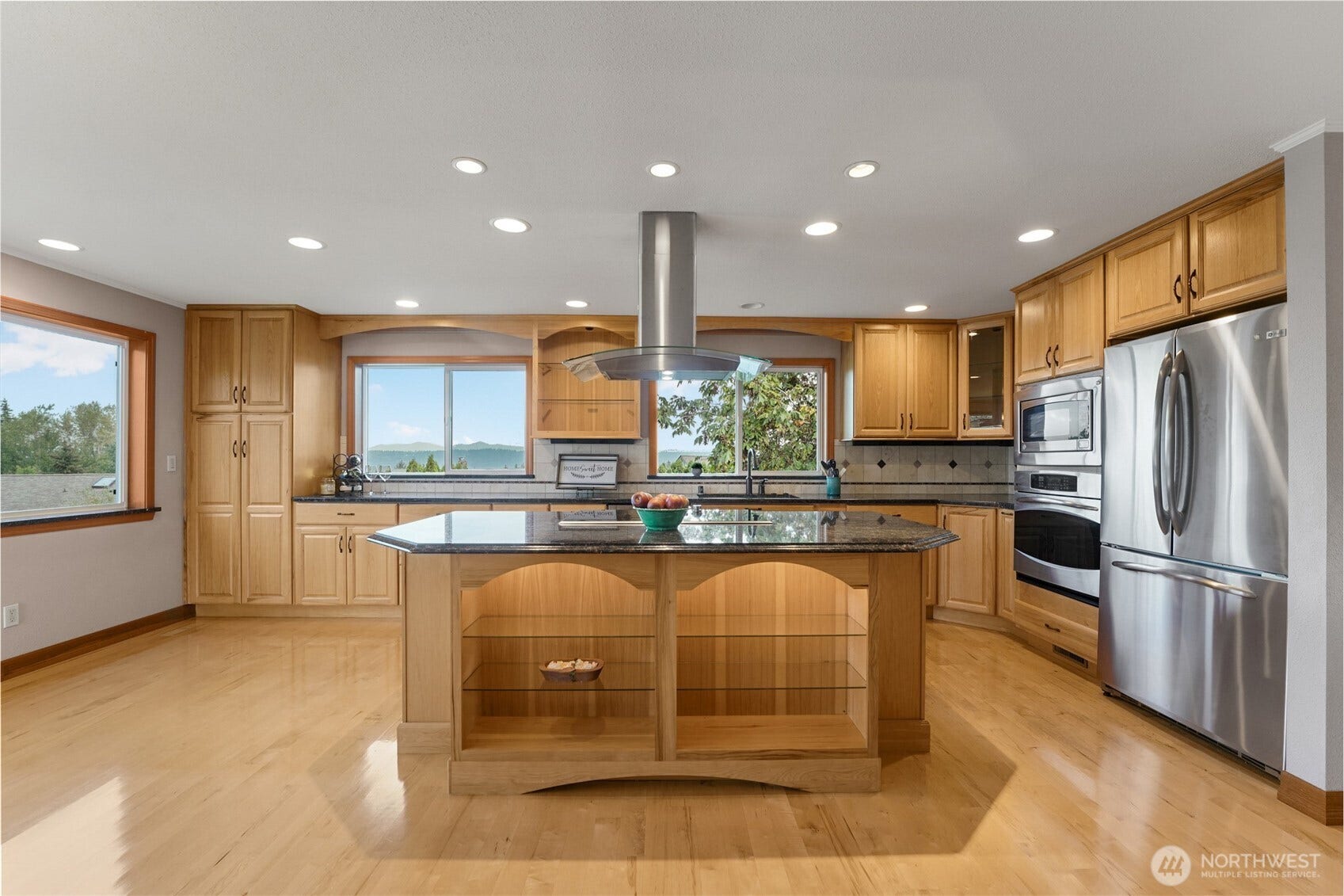 View windows featuring sunrise and Cascade foothill views.