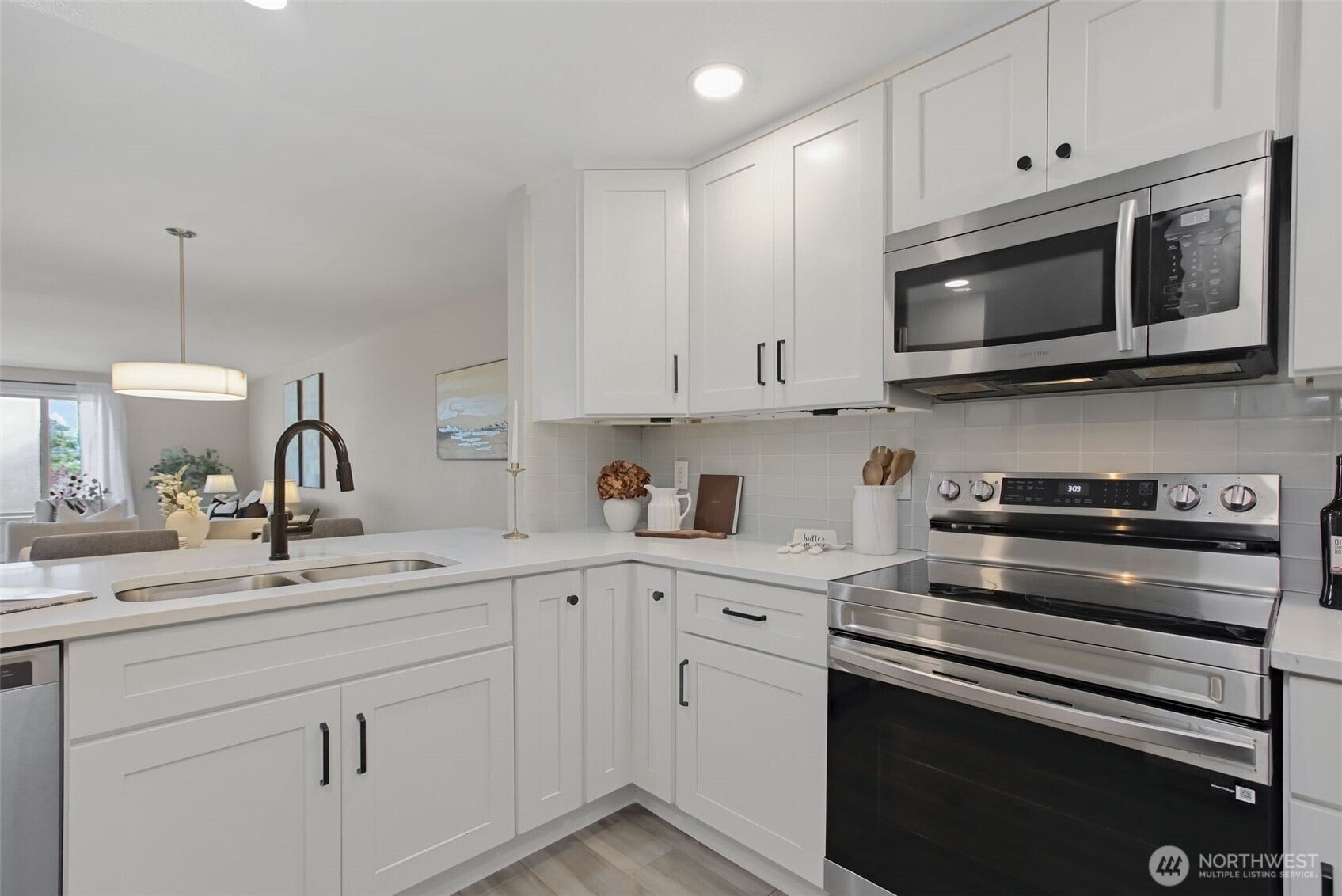 Efficient wrap-around layout in the kitchen
