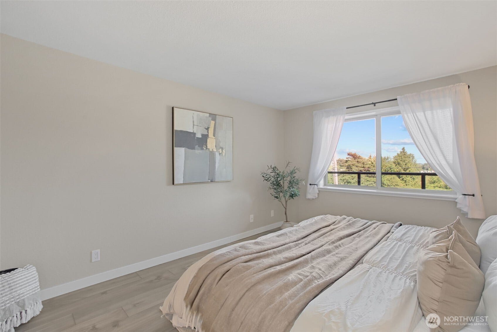 Enjoy the same east-facing territorial views that you get in the living room