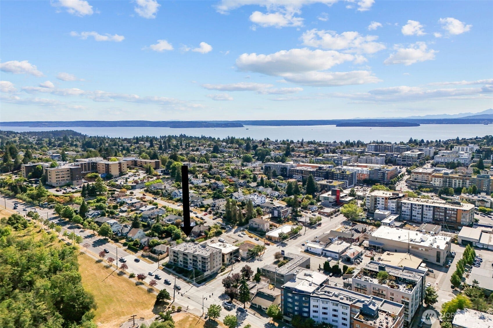 Be in the thick of West Seattle living while still having more than 1,000sf of living space