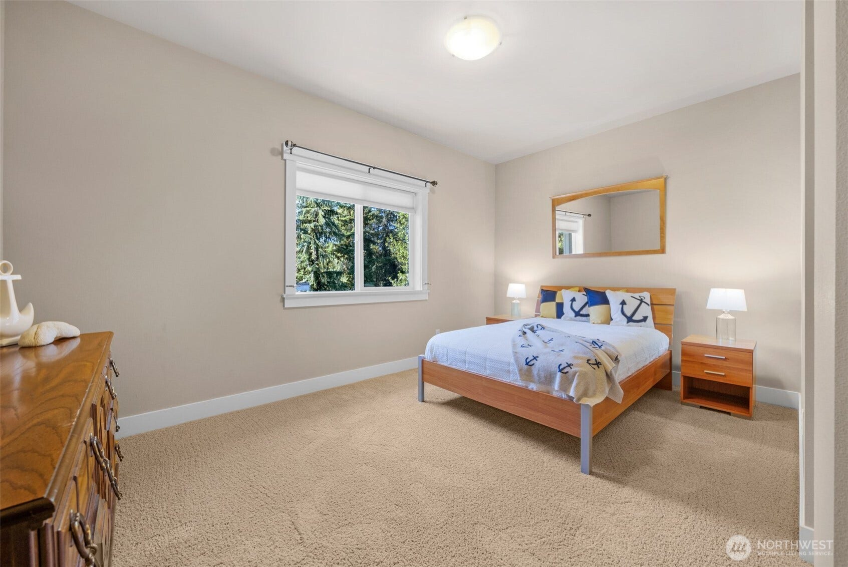 Large 2nd level bedroom with walk-in closet & linen closet.