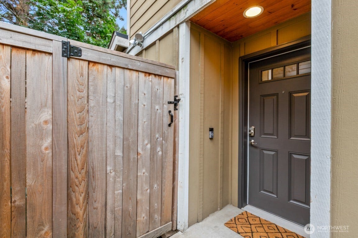 12041 33rd Avenue NE, #A, Seattle, WA 98125 12041 33rd Avenue NE, #A, Seattle, WA 98125