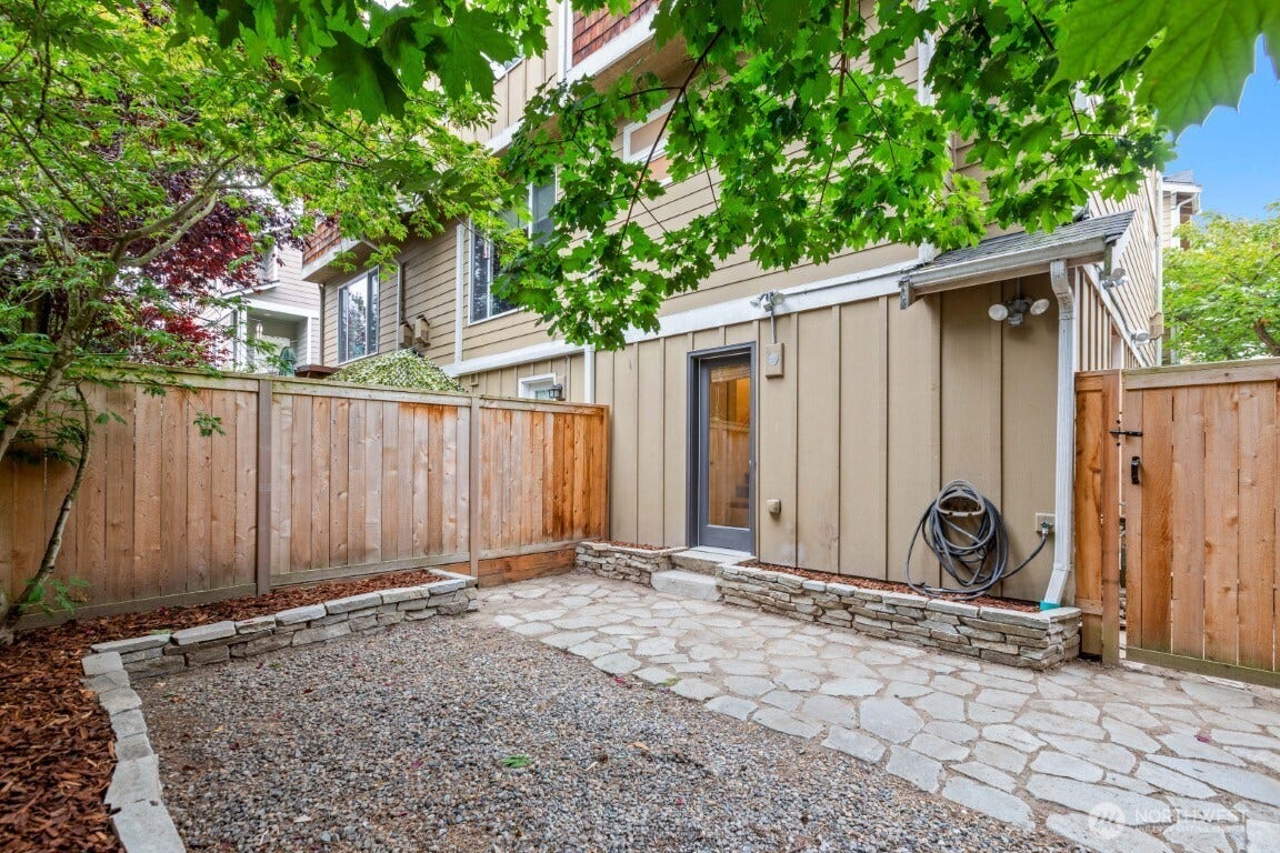 12041 33rd Avenue NE, #A, Seattle, WA 98125 12041 33rd Avenue NE, #A, Seattle, WA 98125