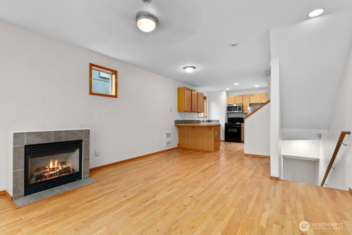 12041 33rd Avenue NE, #A, Seattle, WA 98125 12041 33rd Avenue NE, #A, Seattle, WA 98125