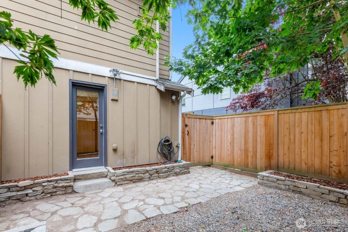 12041 33rd Avenue NE, #A, Seattle, WA 98125 12041 33rd Avenue NE, #A, Seattle, WA 98125