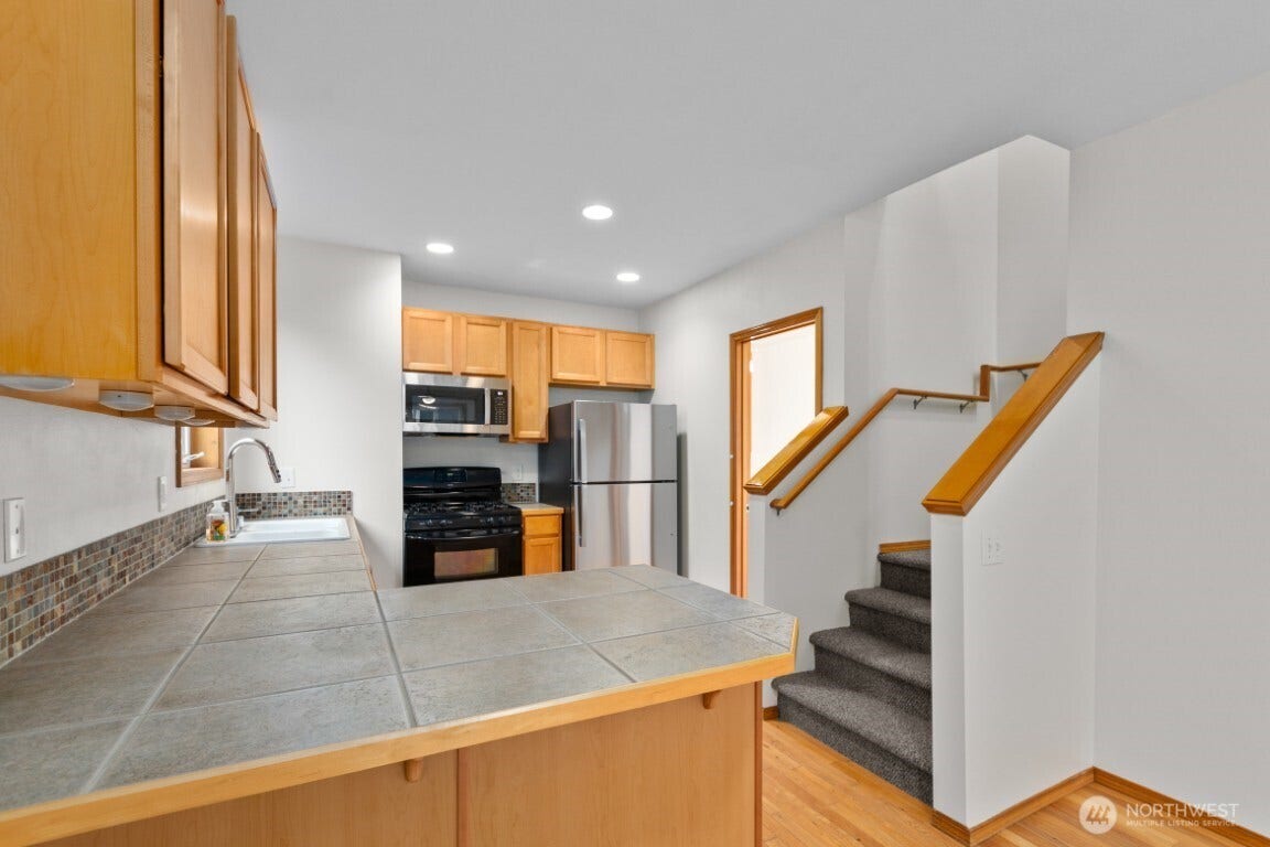 12041 33rd Avenue NE, #A, Seattle, WA 98125 12041 33rd Avenue NE, #A, Seattle, WA 98125