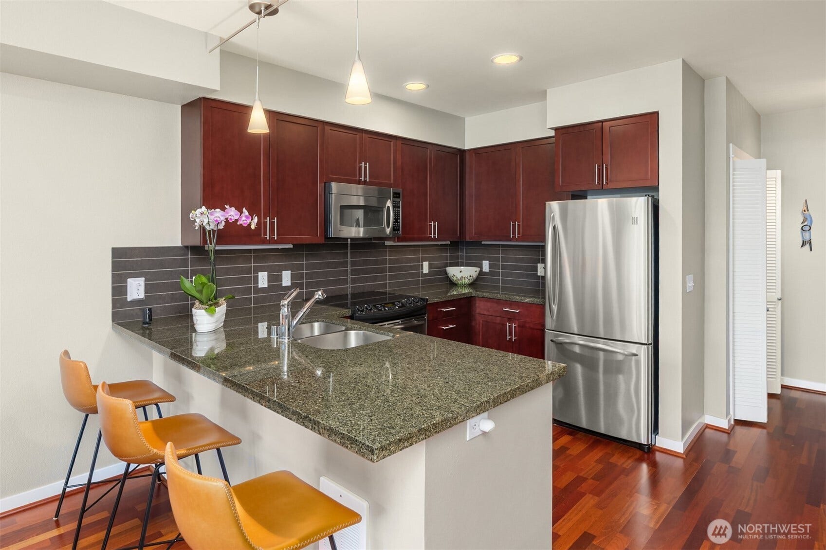 125 Ferncliff Avenue NE, #E242, Bainbridge Island, WA 98110 125 Ferncliff Avenue NE, #E242, Bainbridge Island, WA 98110