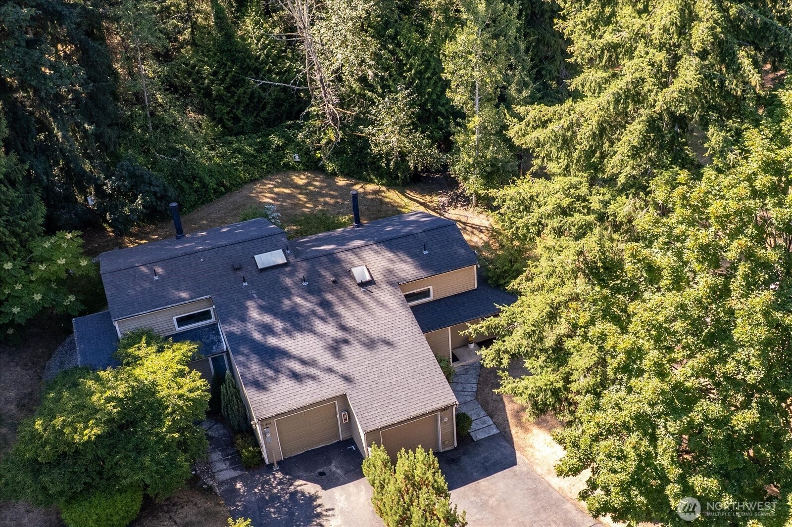 11411 102nd Court NE, Kirkland, WA 98033 From this treetop perspective, it's easy to see why this beautifully updated Juanita townhome, with its peaceful greenbelt setting and private deck, is truly one to love. Welcome home.