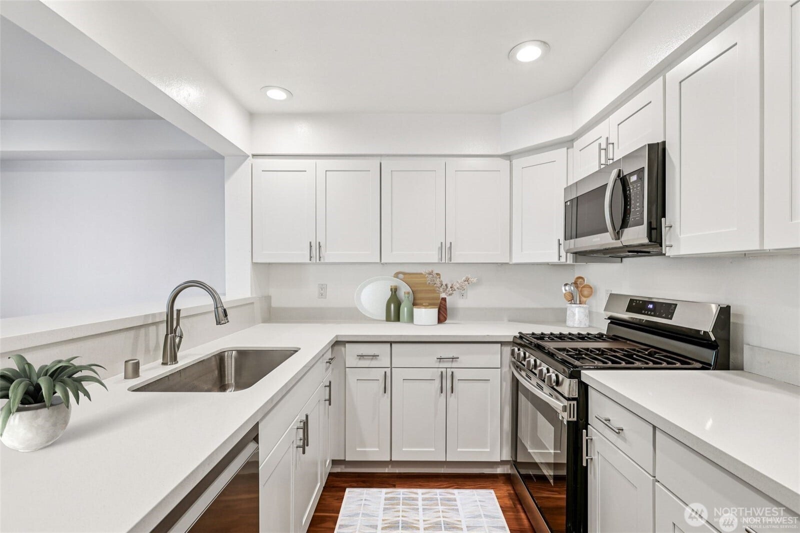 1425 Dexter Avenue N, #611, Seattle, WA 98109 1425 Dexter Avenue N, #611, Seattle, WA 98109