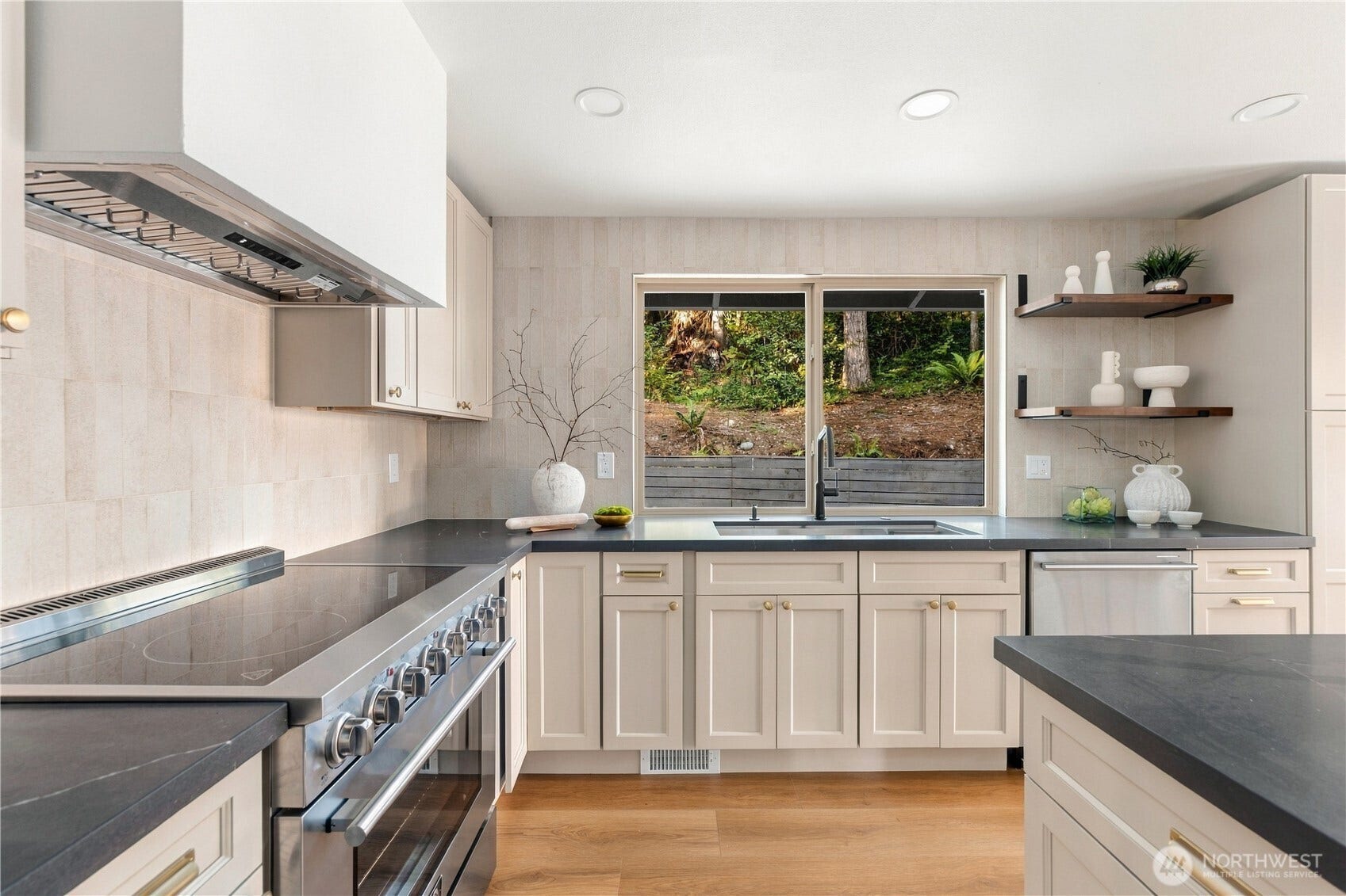 25510 SE 159th Street, Issaquah, WA 98027 25510 SE 159th Street, Issaquah, WA 98027