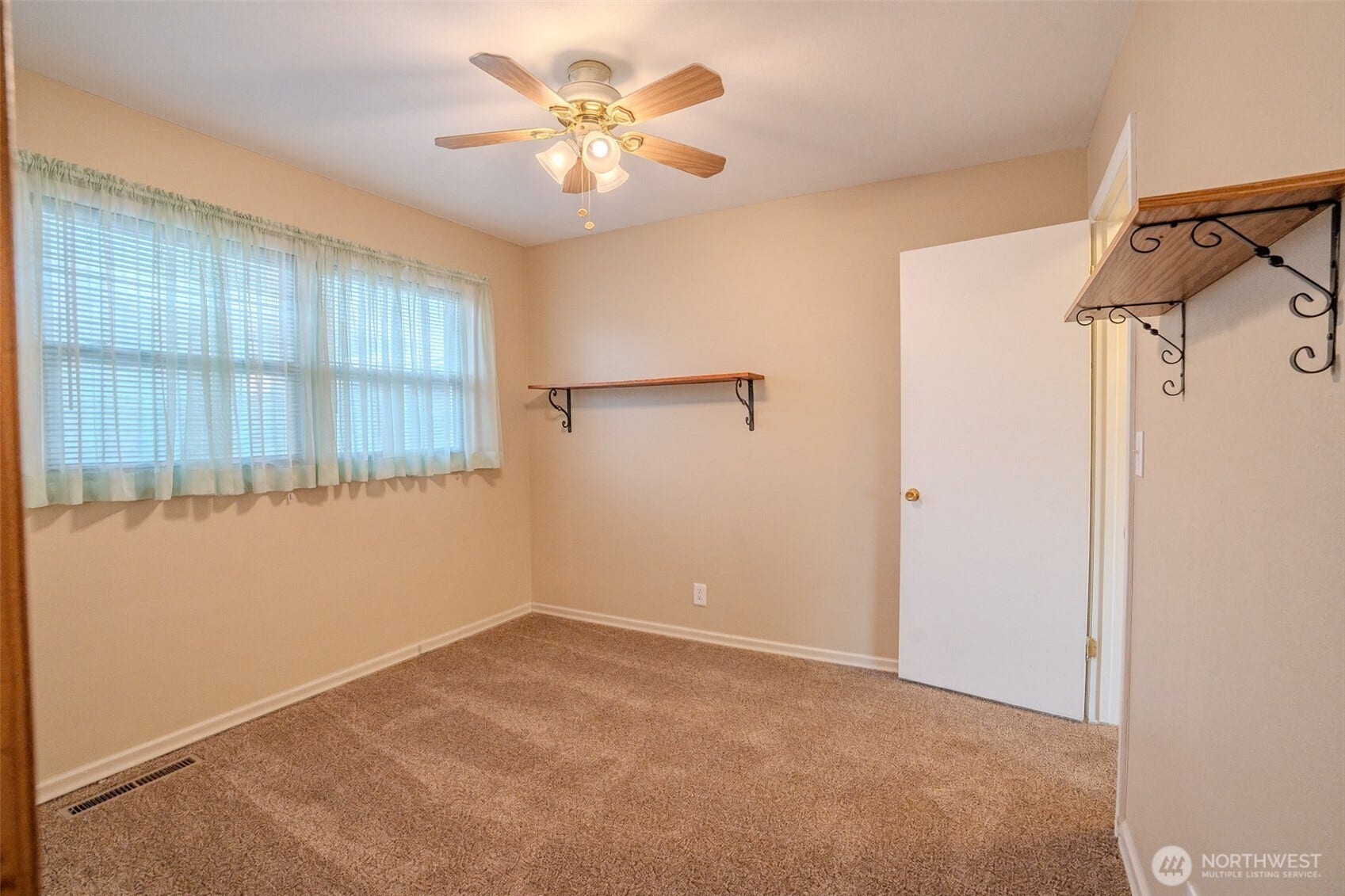 1369 Upland Drive, Sunnyside, WA 98944