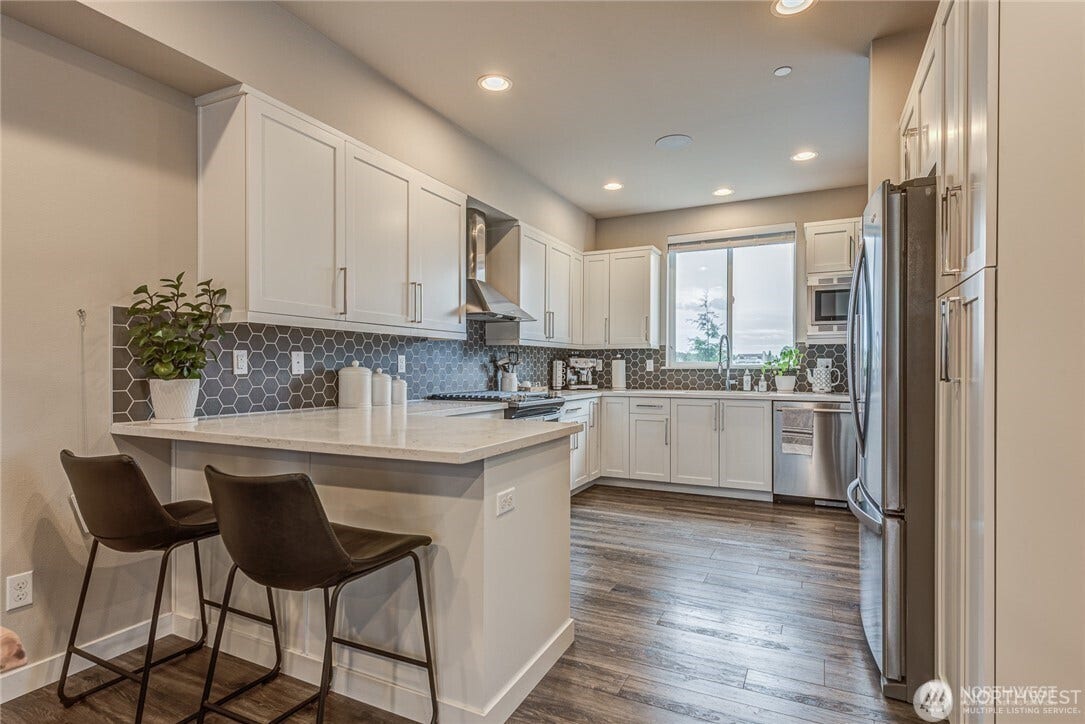 Kitchen with eat in area