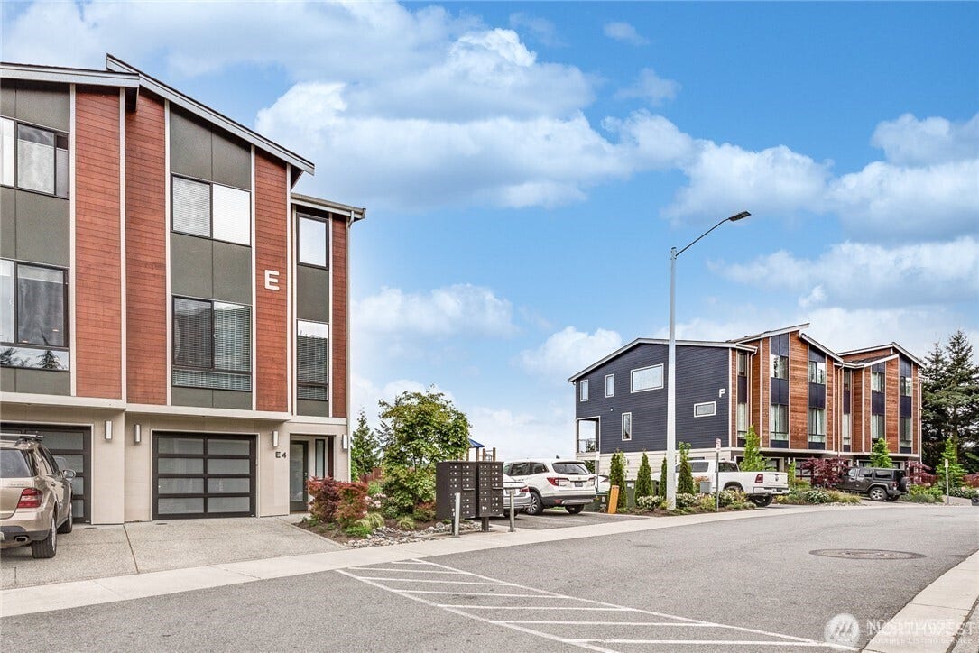 16021 Manor Way, #E4, Lynnwood, WA 98087