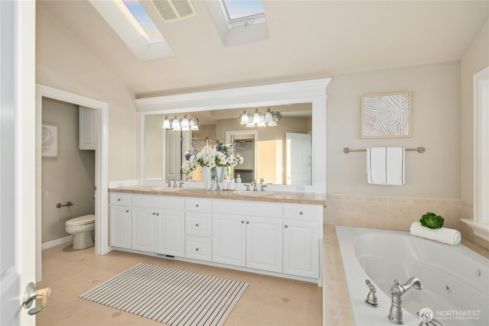 1685 30th Avenue NE, Issaquah, WA 98029