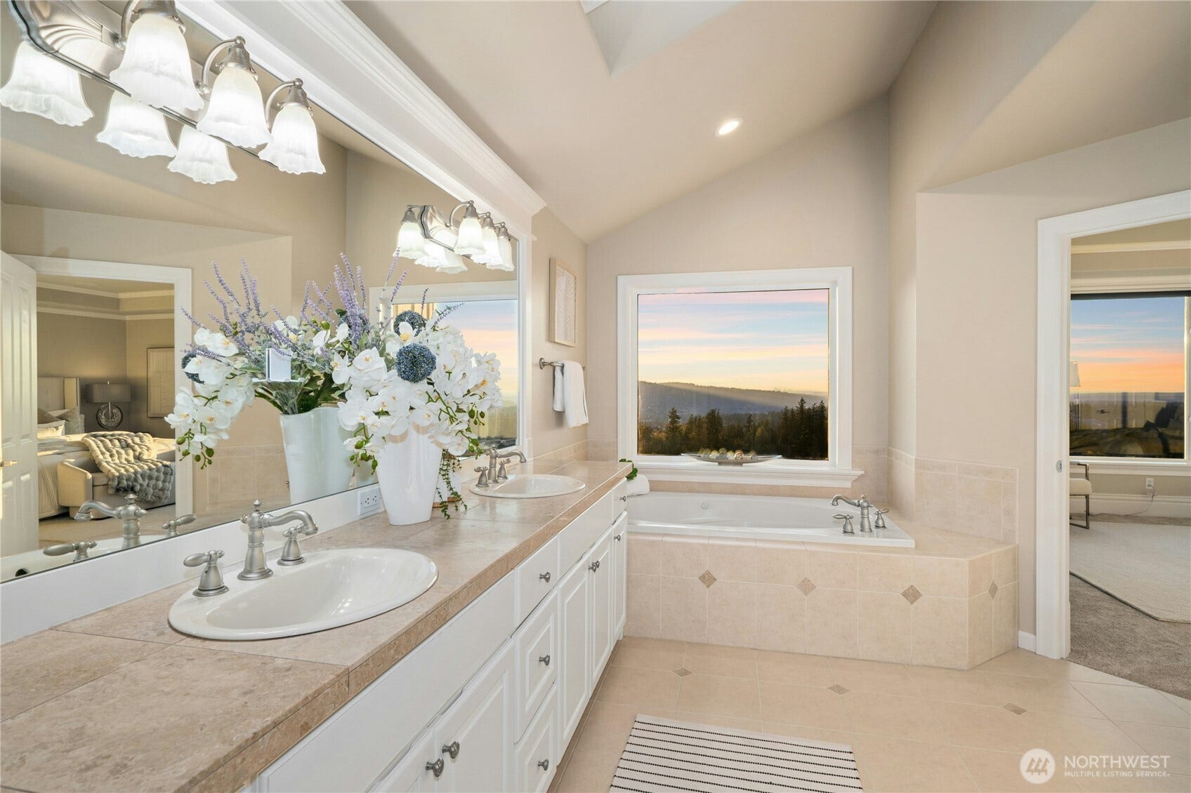 1685 30th Avenue NE, Issaquah, WA 98029