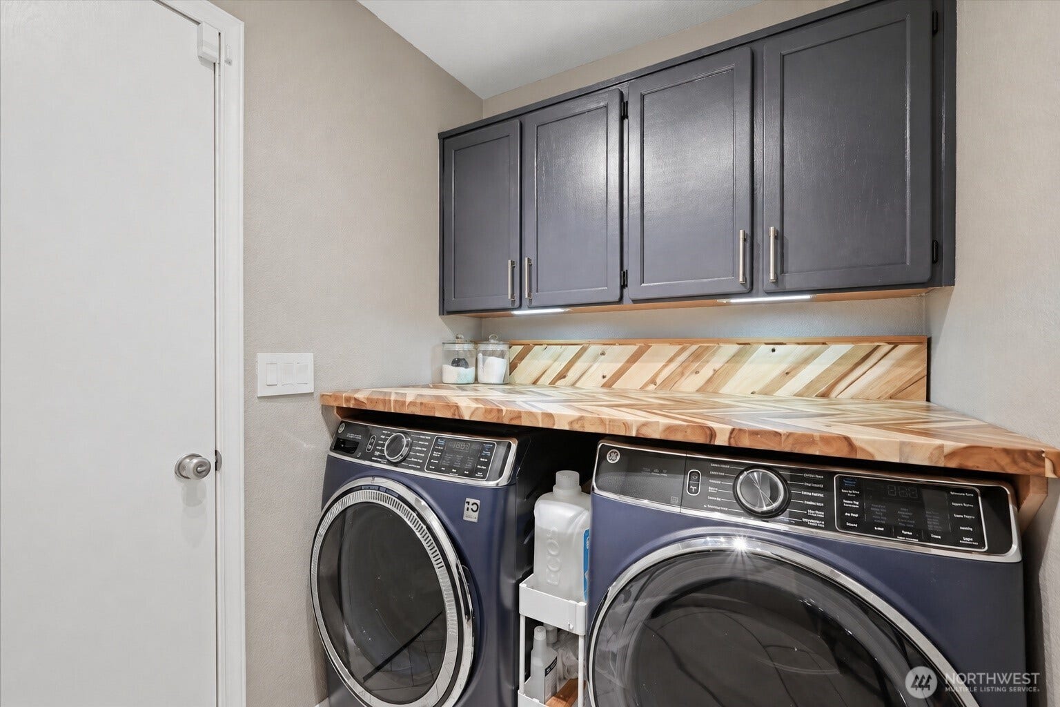 3623 125th Place SE, Everett, WA 98208 Laundry room between the garage and the house.