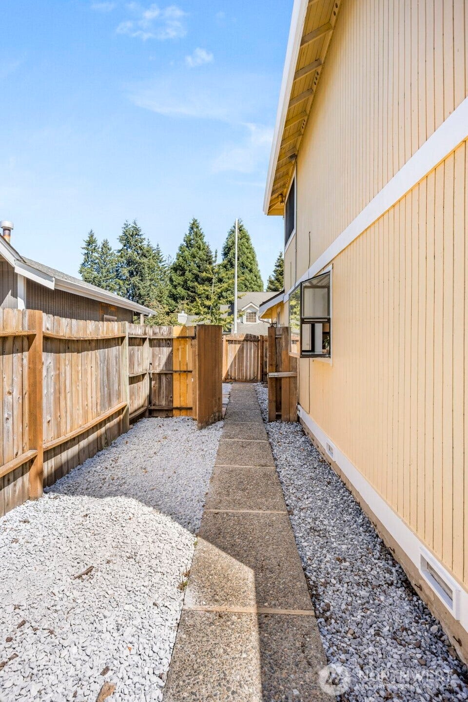 2825 I Street SE, Auburn, WA 98002 2825 I Street SE, Auburn, WA 98002