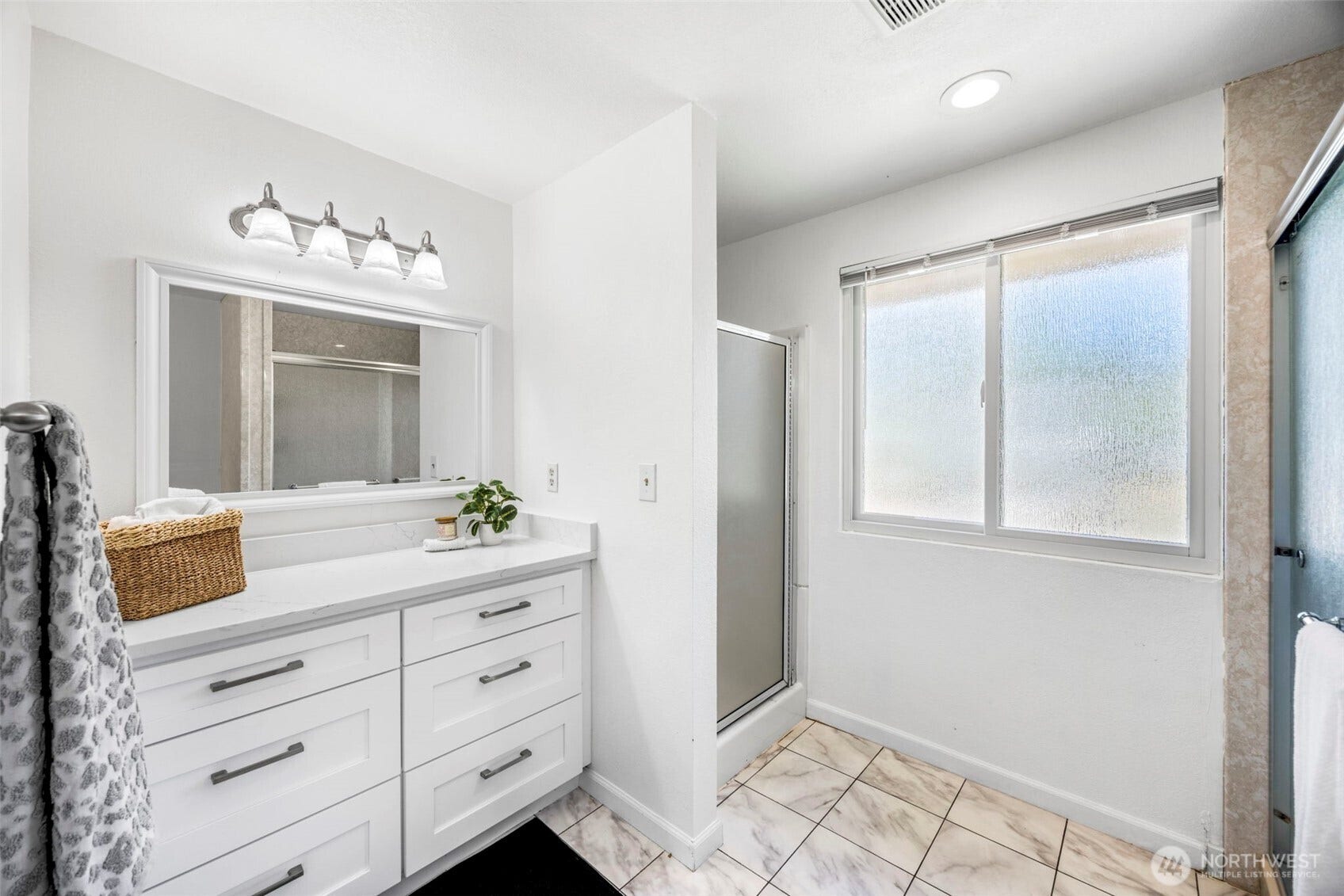 2825 I Street SE, Auburn, WA 98002 2825 I Street SE, Auburn, WA 98002