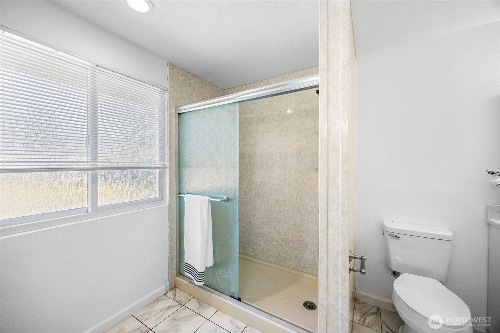 2825 I Street SE, Auburn, WA 98002 2825 I Street SE, Auburn, WA 98002