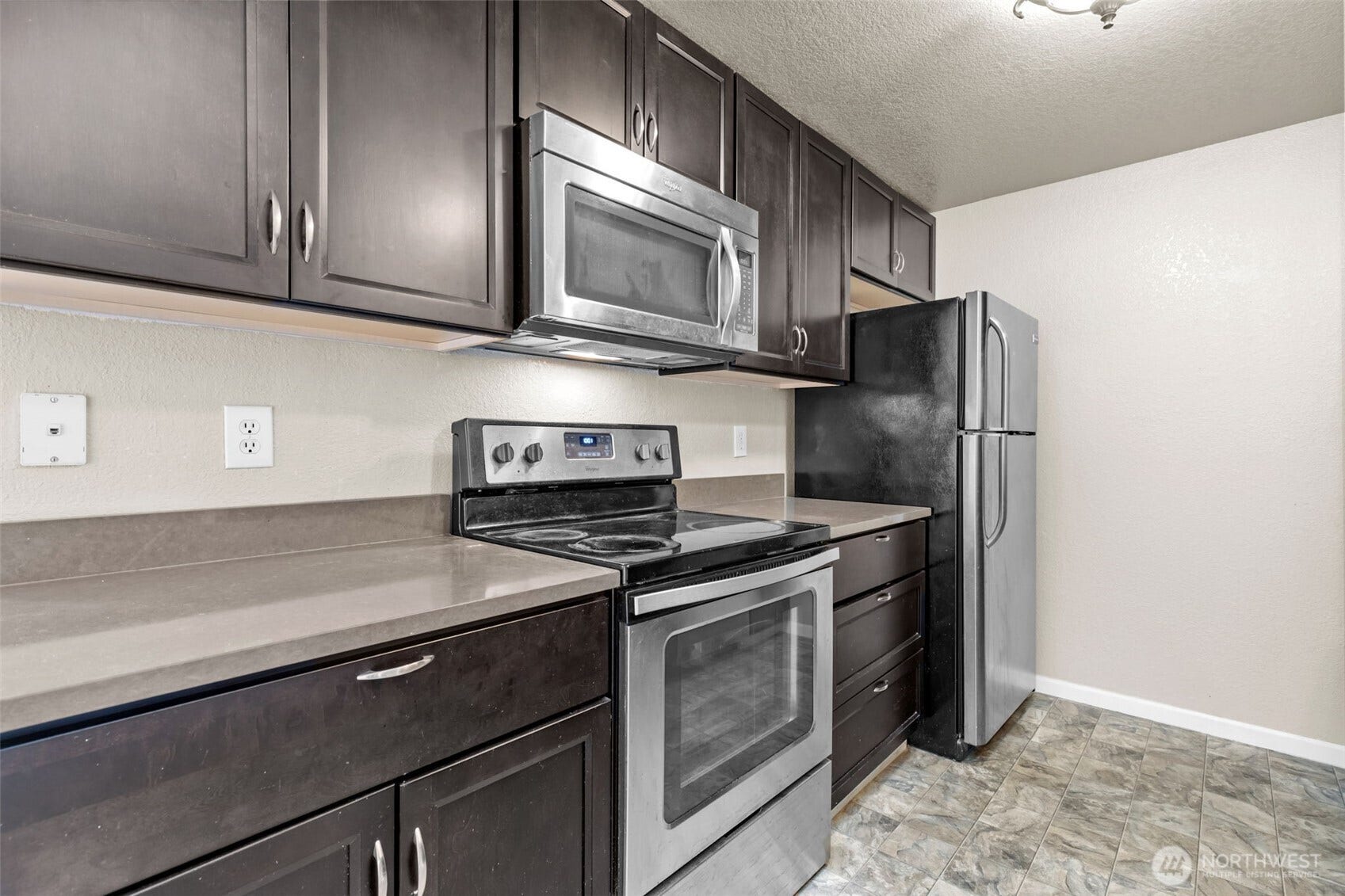 9815 Holly Drive, #A208, Everett, WA 98204 9815 Holly Drive, #A208, Everett, WA 98204